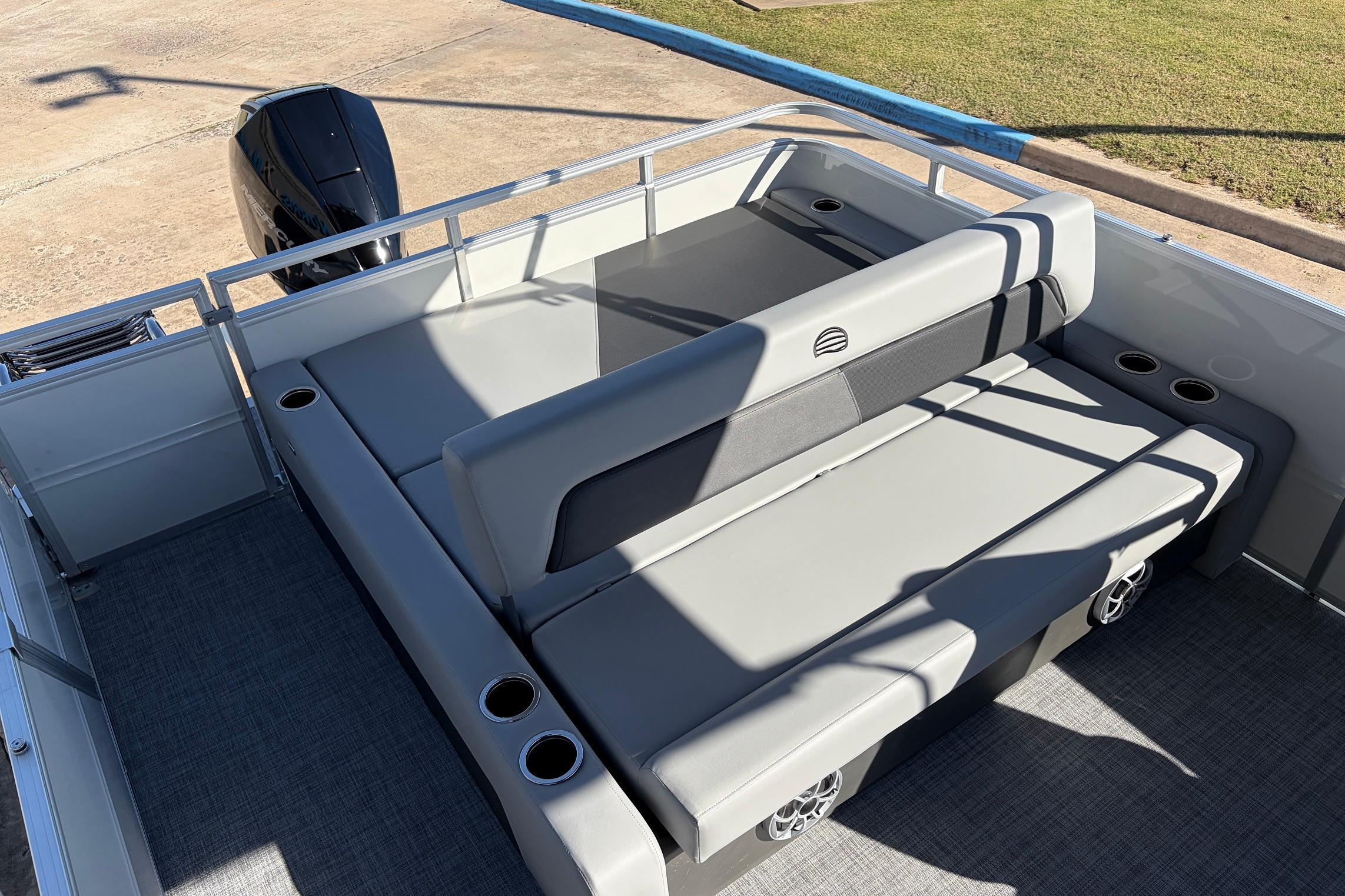 2026 Sun Tracker Party Barge 22 RF XP3 with spacious seating and modern design.