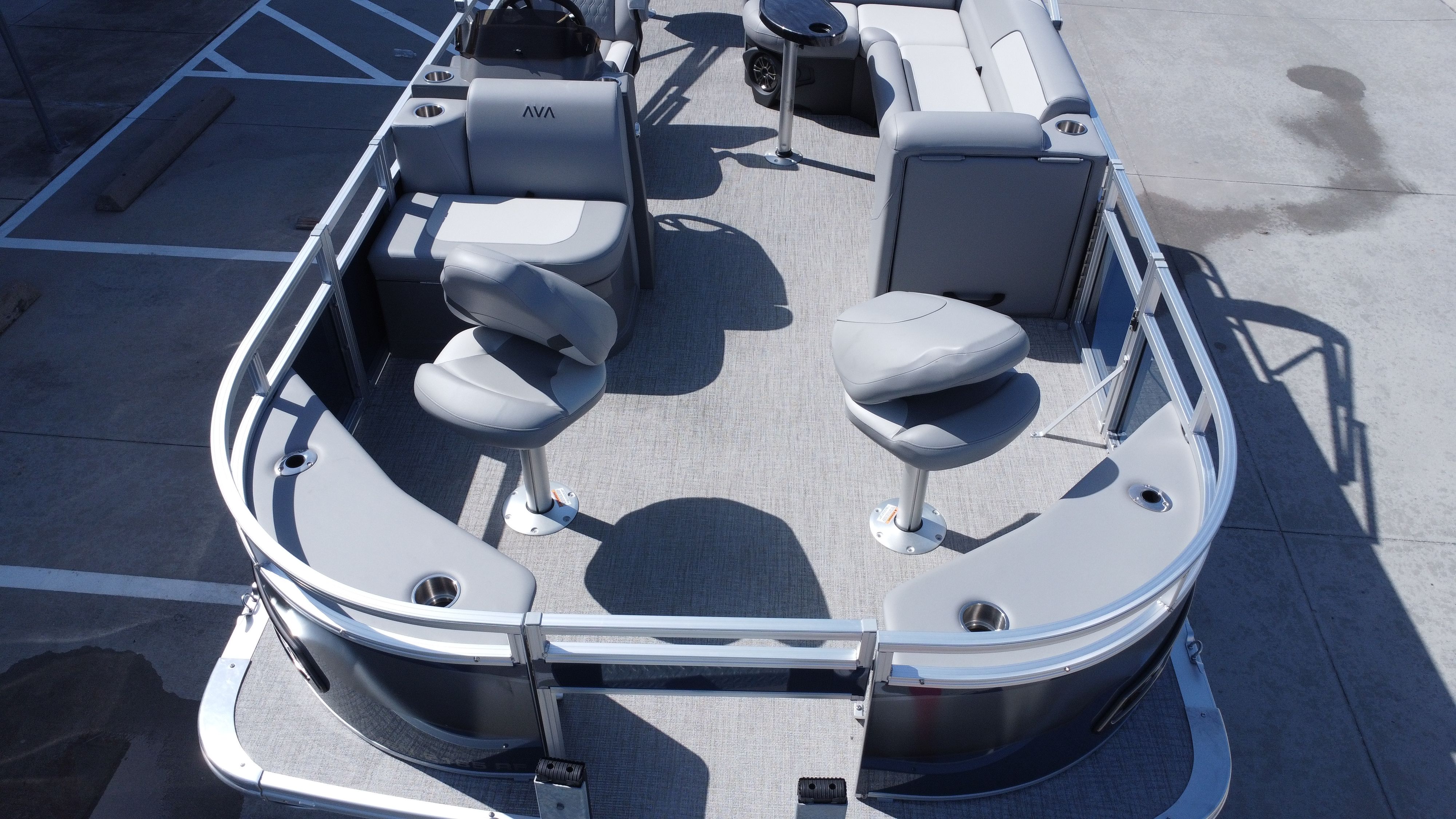 2025 Avalon Venture 85 Rear Fish - 21' - 19