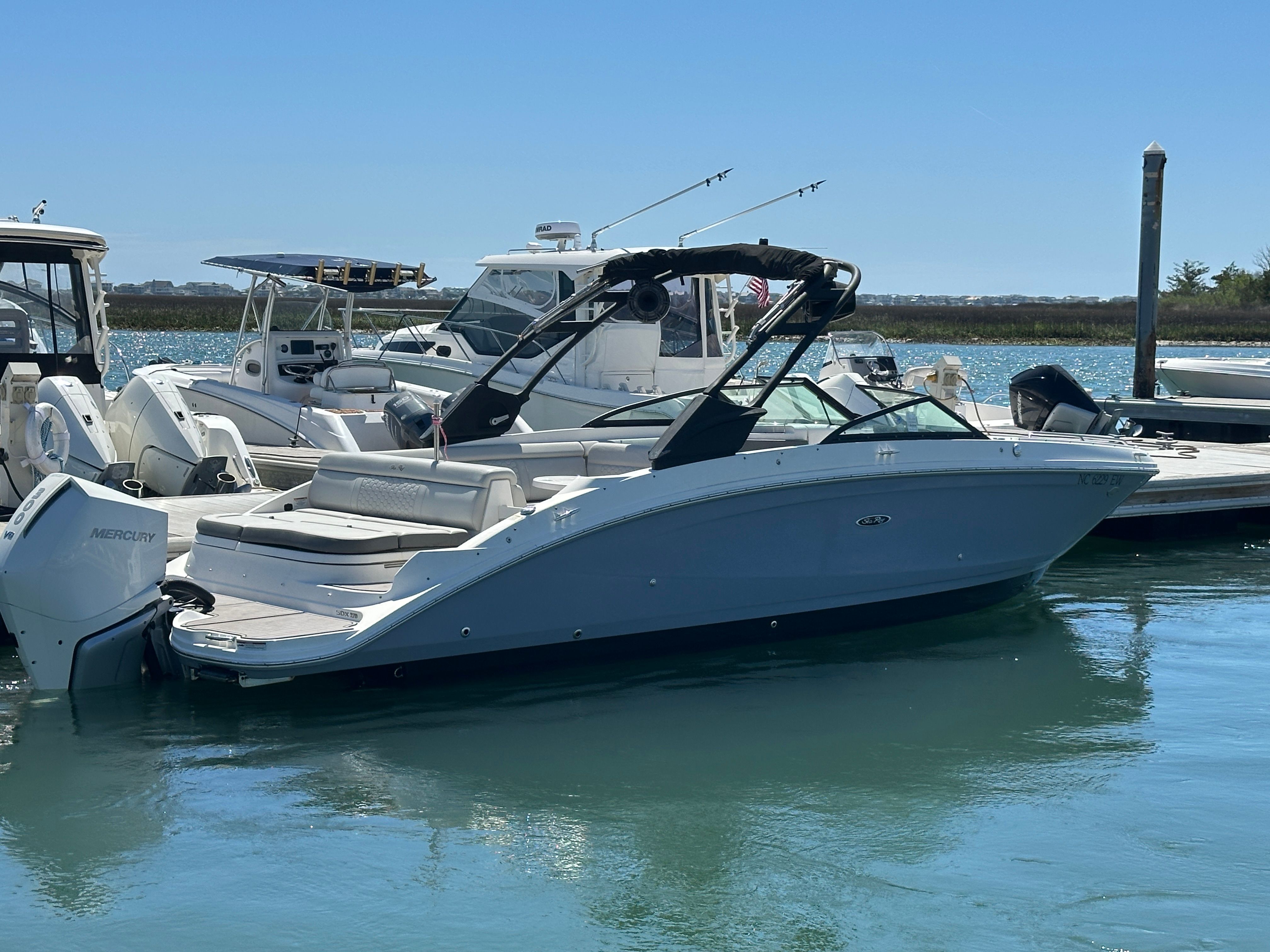 2022 Sea Ray SDX 270 OB - 2