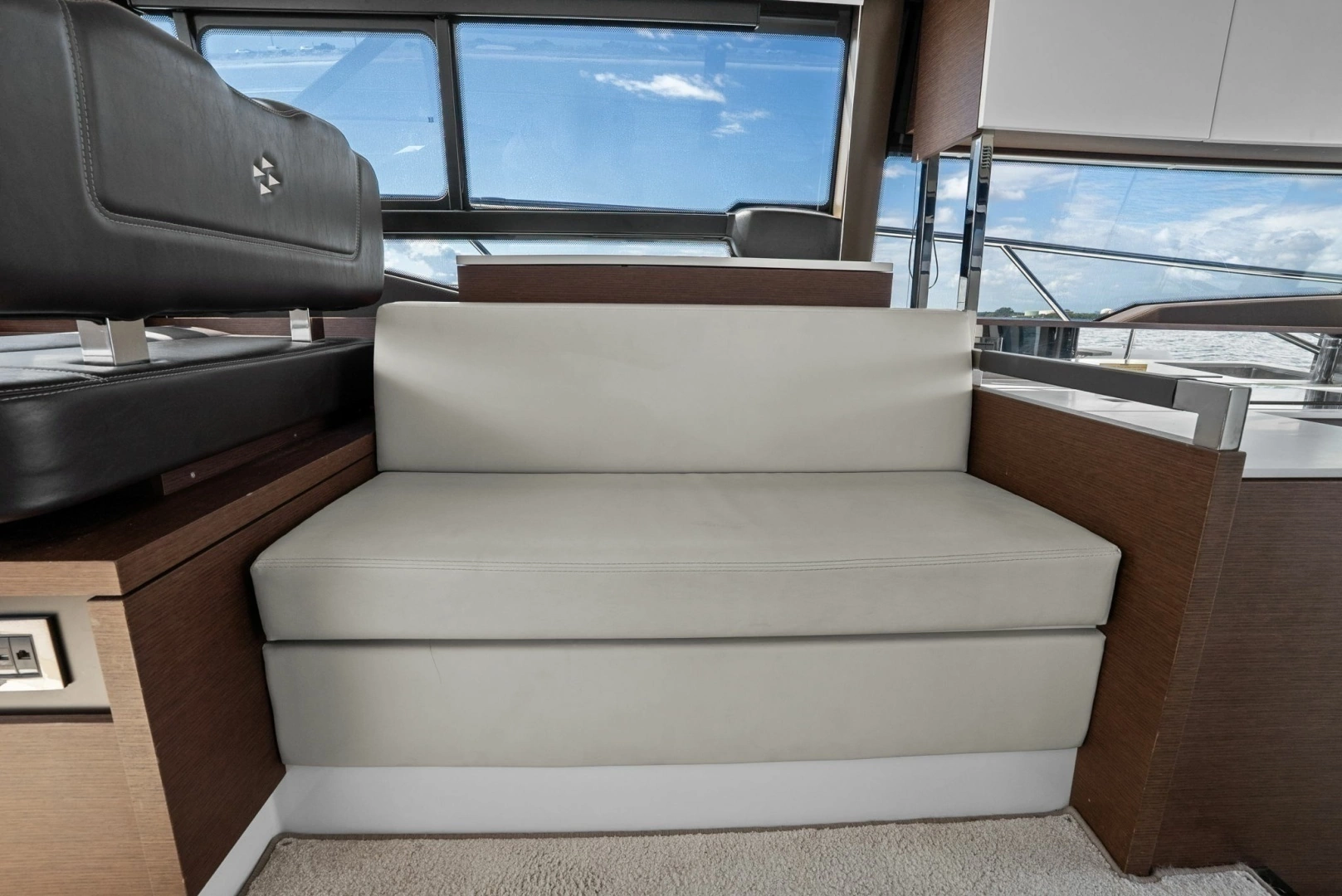 2020 Prestige 460 Flybridge - Image 38