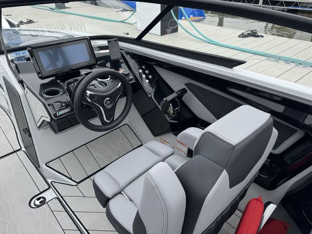 2025 Yamaha Boats 255XD - 25