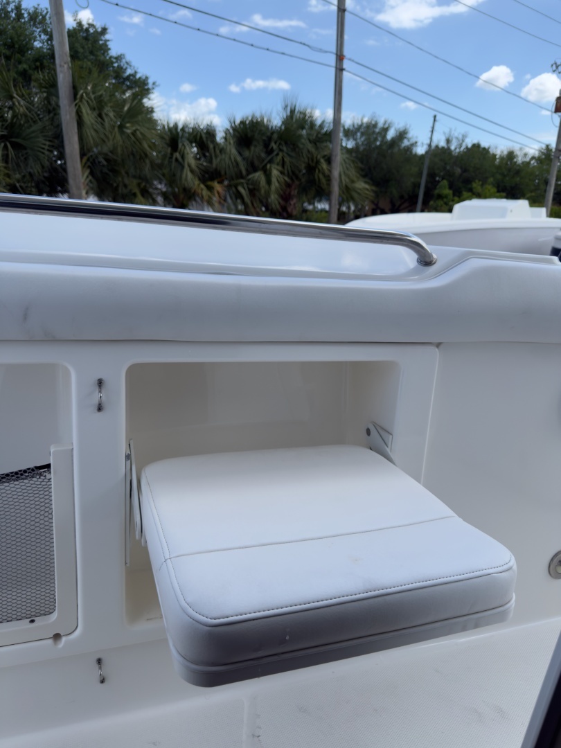 2016 Boston Whaler 350 Outrage - Image 55