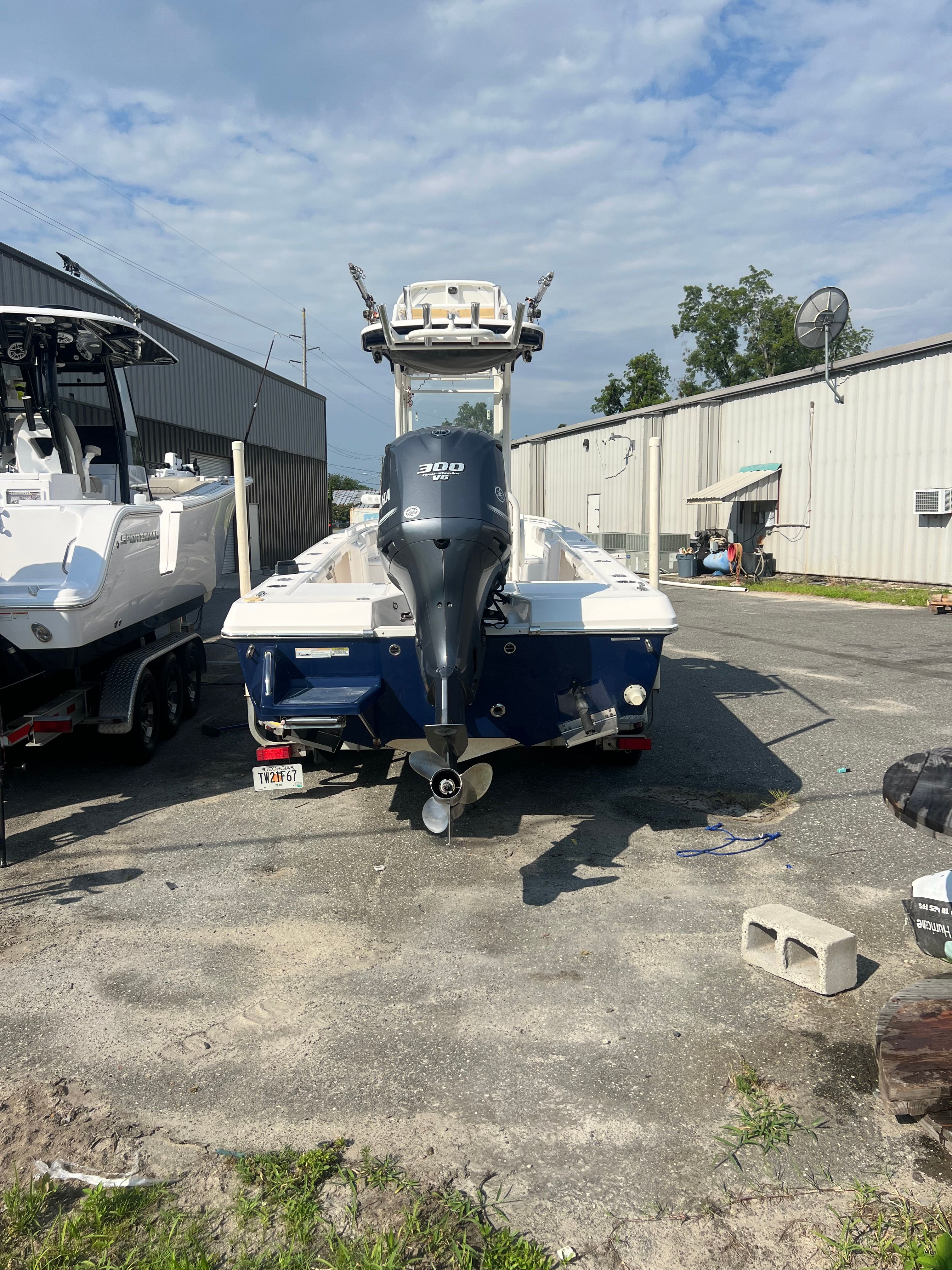 2013 Everglades 243 Center Console - 8