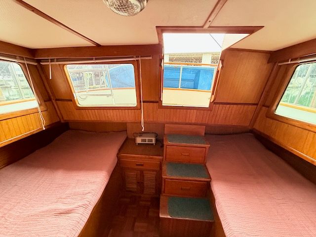 1981 CHB 34 Aft Cabin - 29