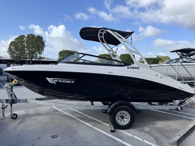 2025 Yamaha Boats AR190 - 3