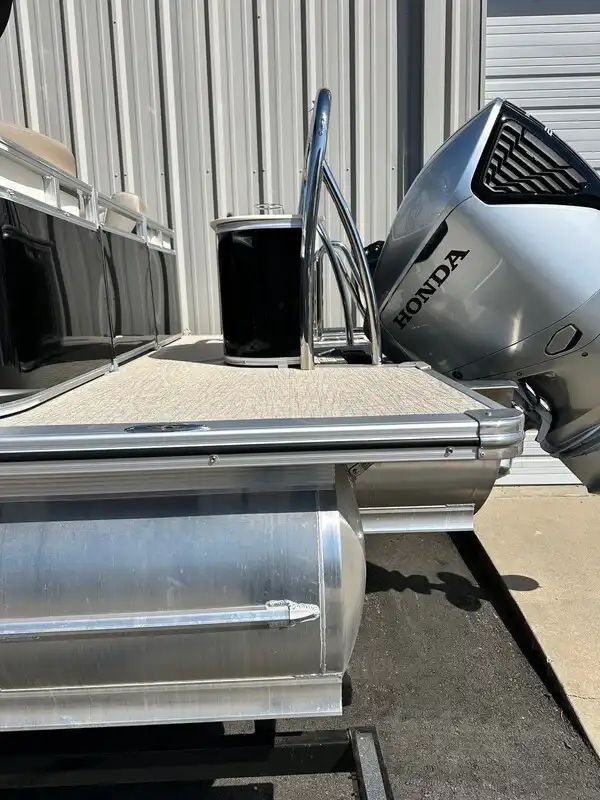 2026 Avalon LSZ Quad Lounger 25FT - 9
