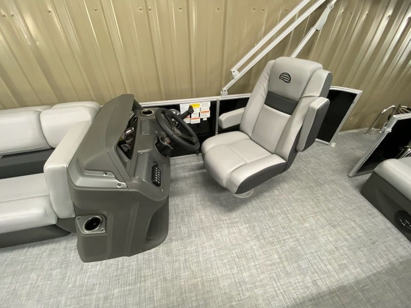 2026 Sun Tracker Party Barge 20 DLX - 11