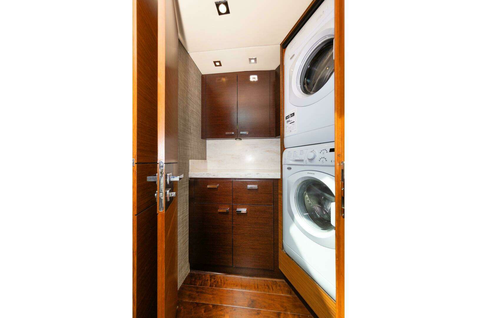 2014 Tiara Yachts 5000 Express - Image 35