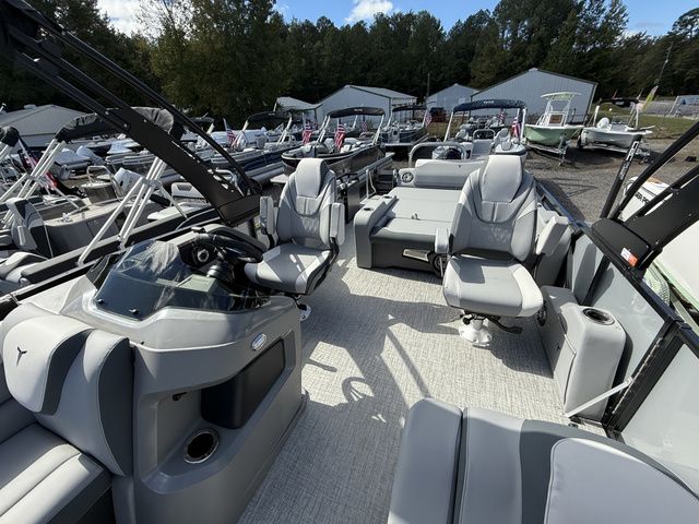 2026 Tahoe LTZ - 23 FT Versatile Rear Lounger - 15