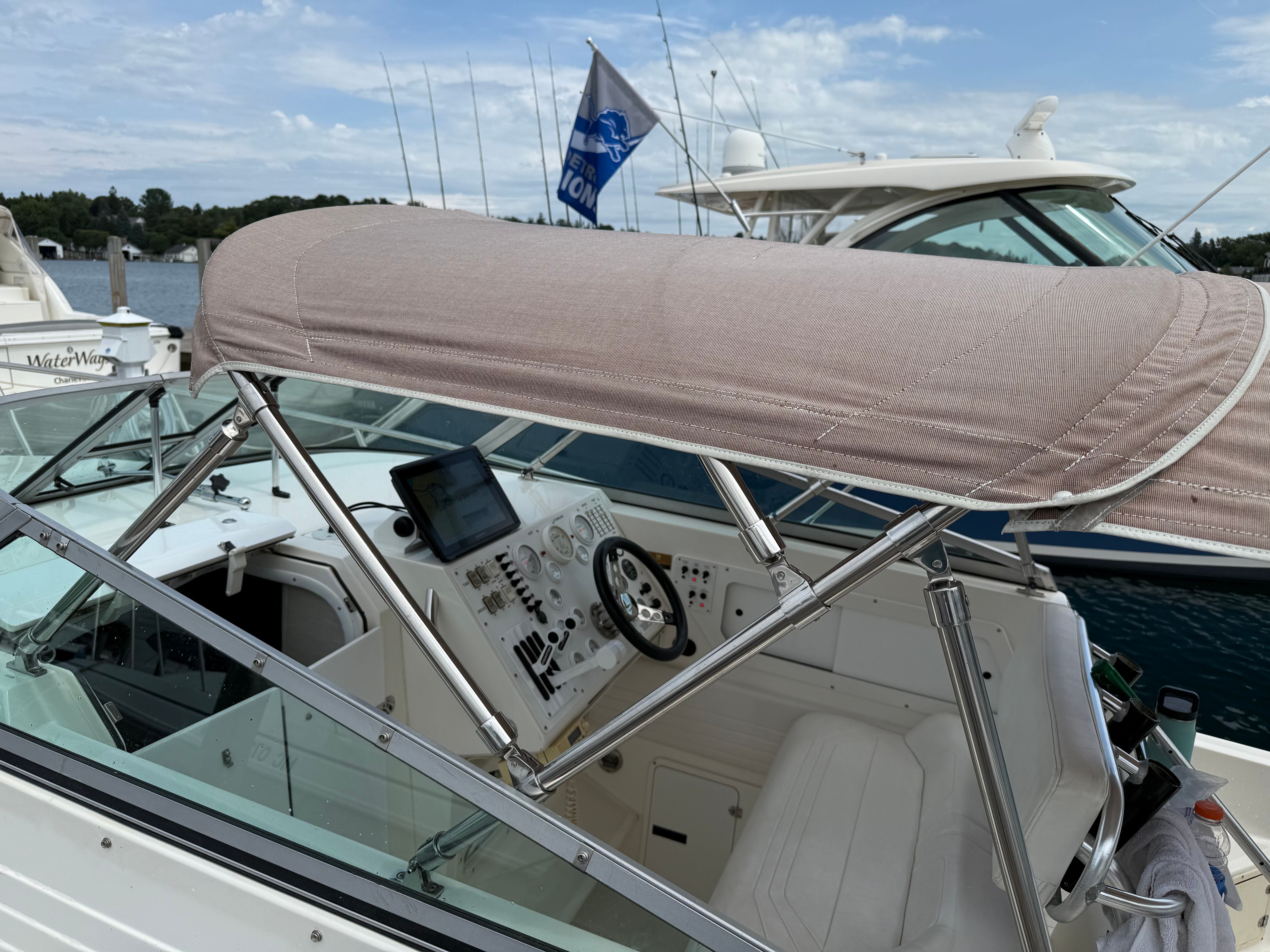 1999 Fountain 32 Sport Fish Cruiser with canopy and helm station.