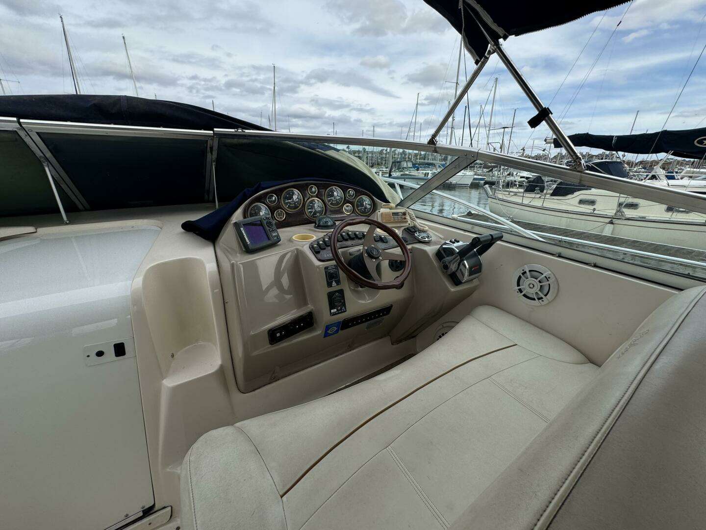 2002 Rinker 342 Fiesta Vee - Image 15