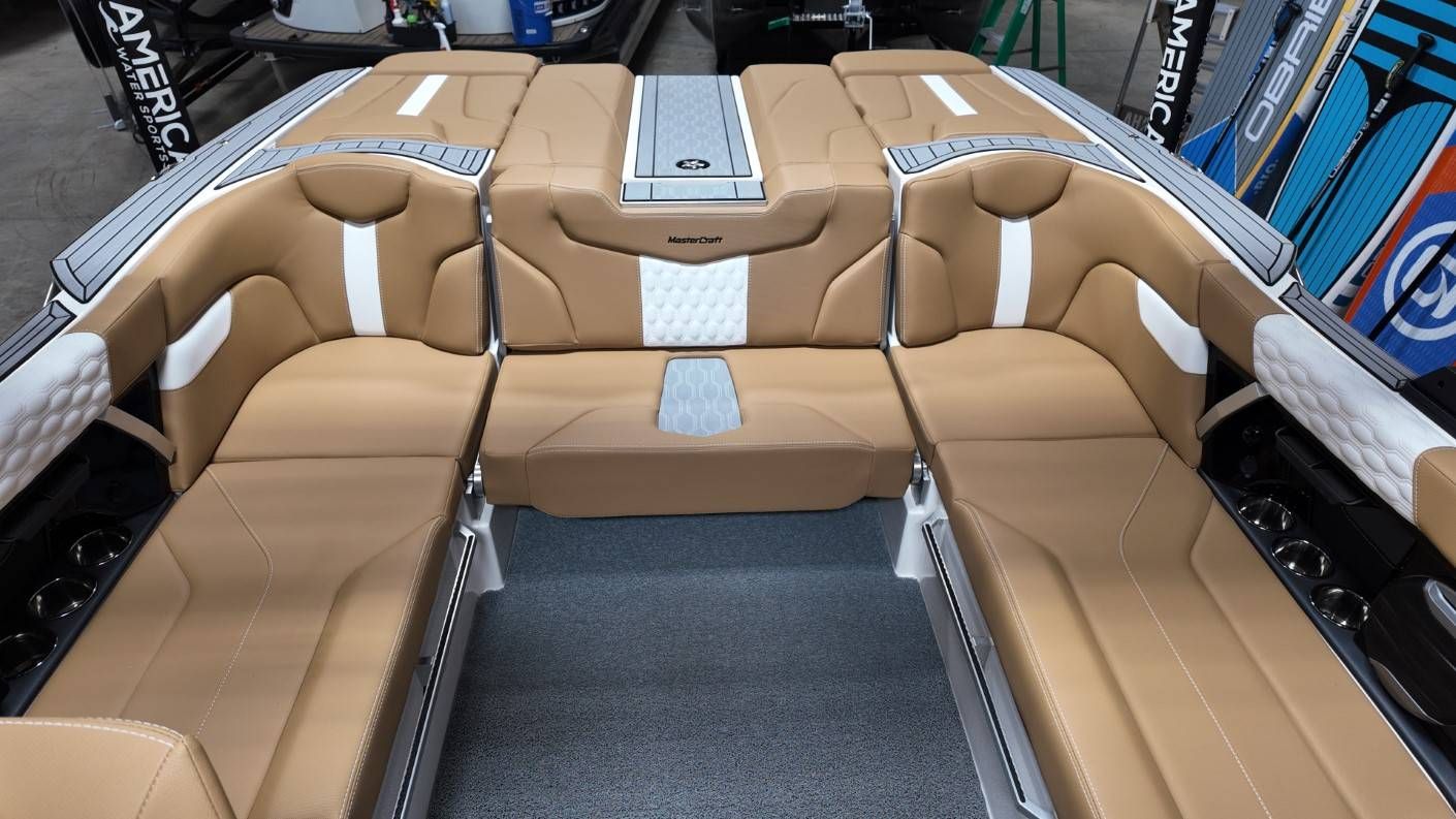 2026 MasterCraft XT22 - 17