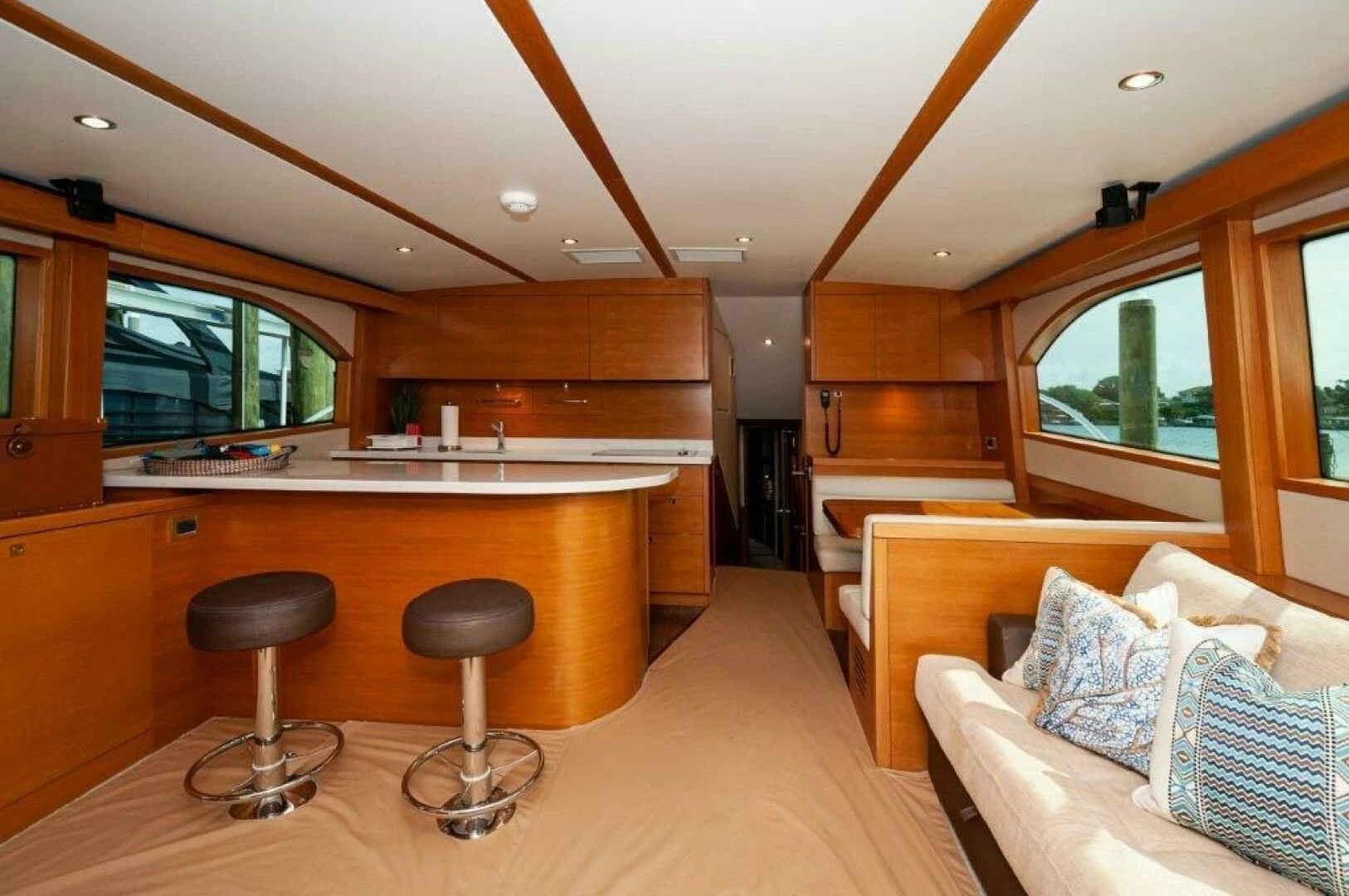 2016 Hatteras GT60 - Image 12