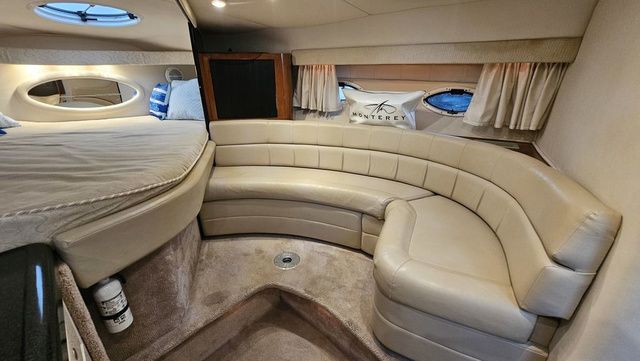 2003 Monterey 322 Cruiser - 15
