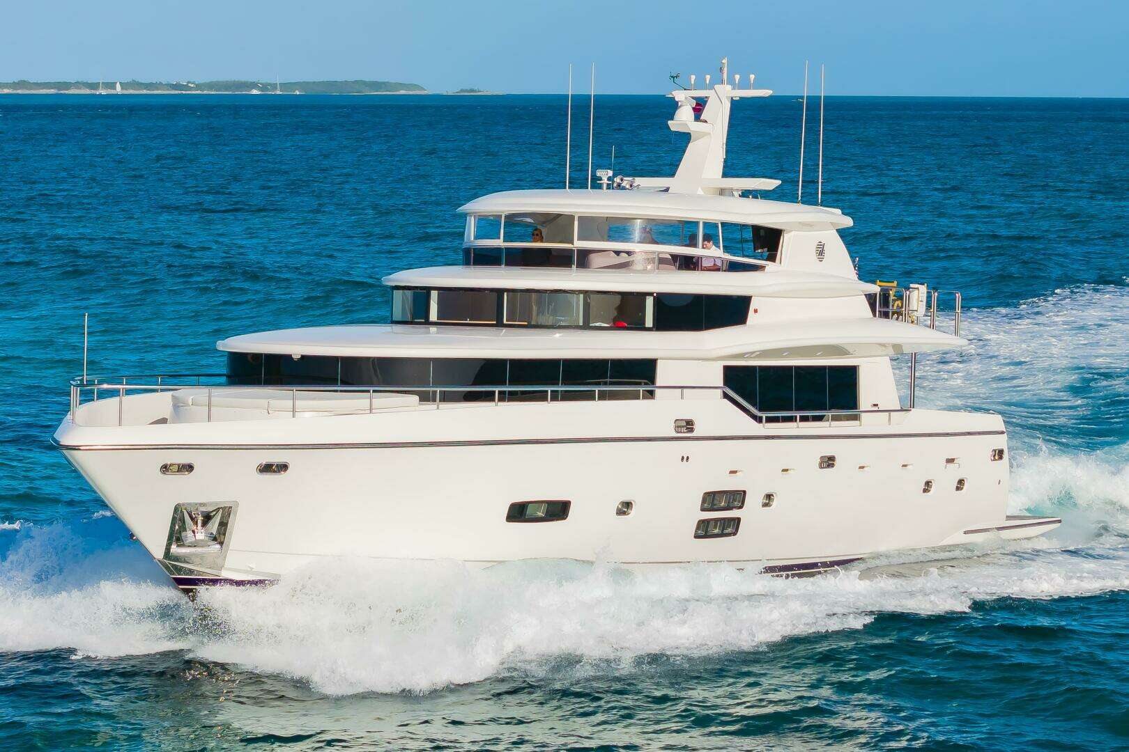 2017 Johnson 93 Flybridge - Image 10