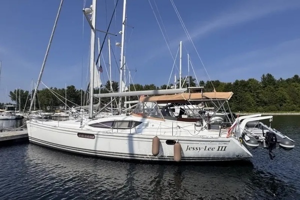 2011 Jeanneau 50 Deck Saloon