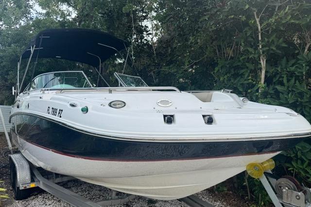 2015 Hurricane SunDeck 2400 OB
