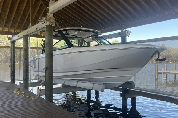 2022 Boston Whaler 320 Vantage