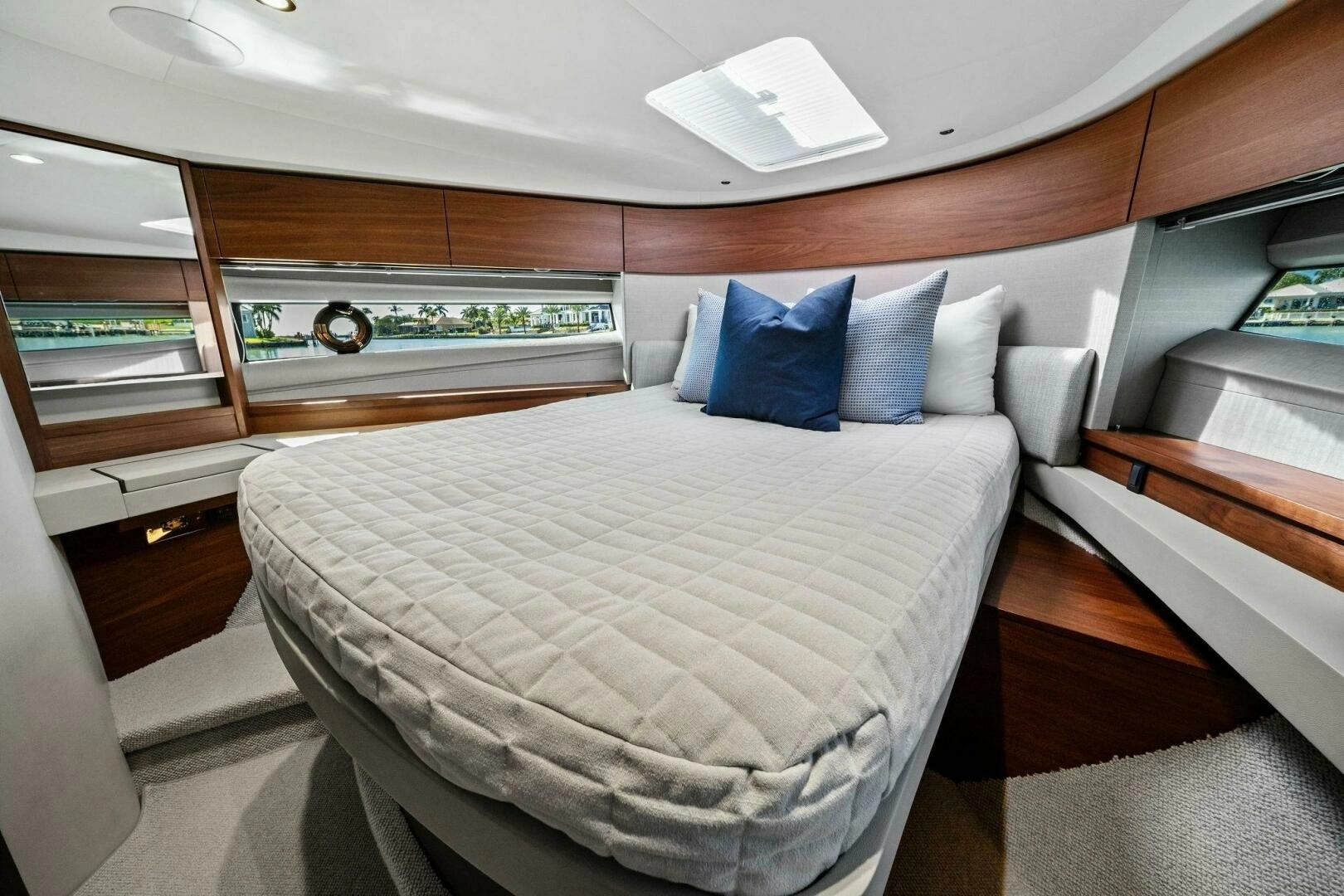 2023 Princess F50 - Image 39