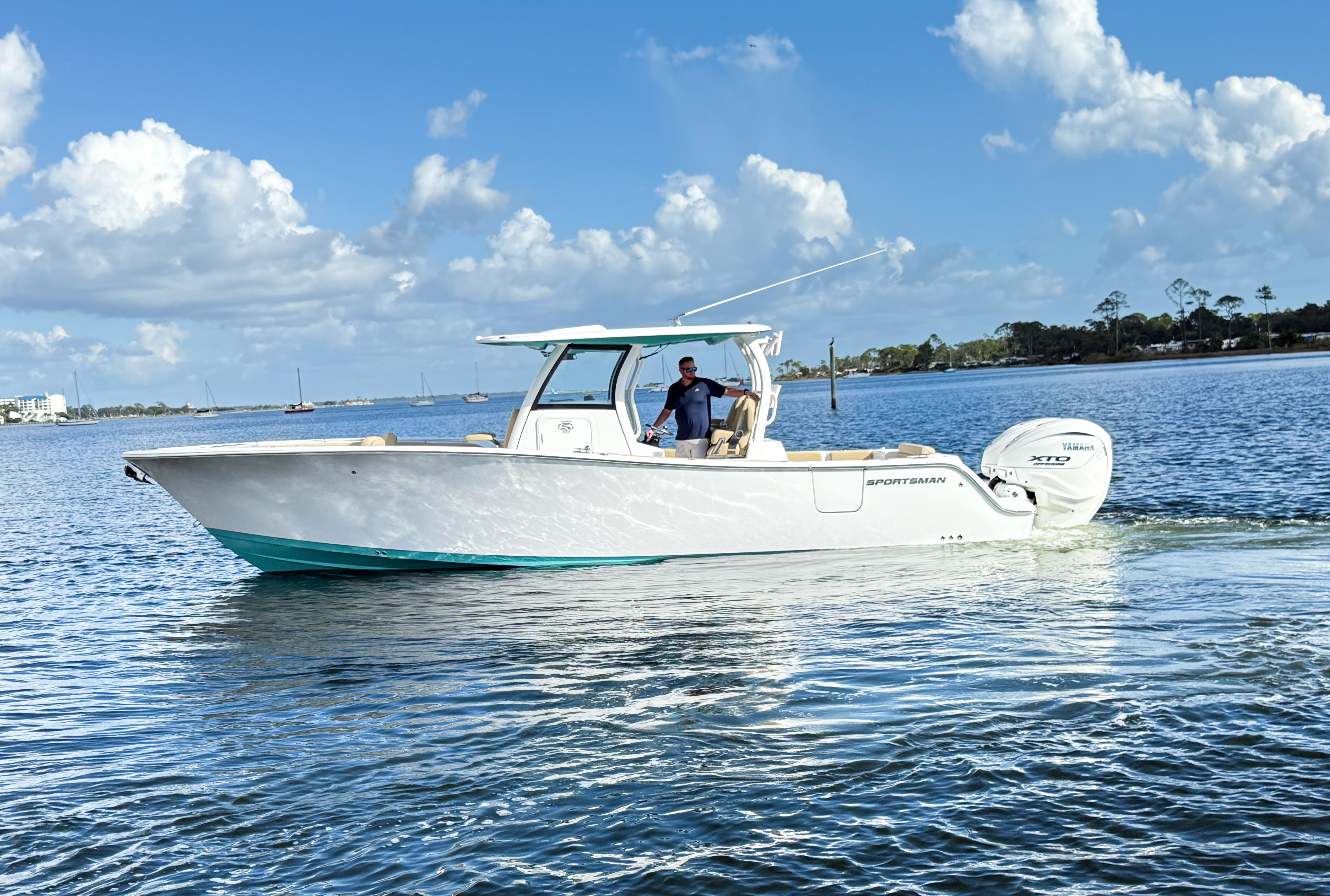 2026 Sportsman Open 322 Center Console