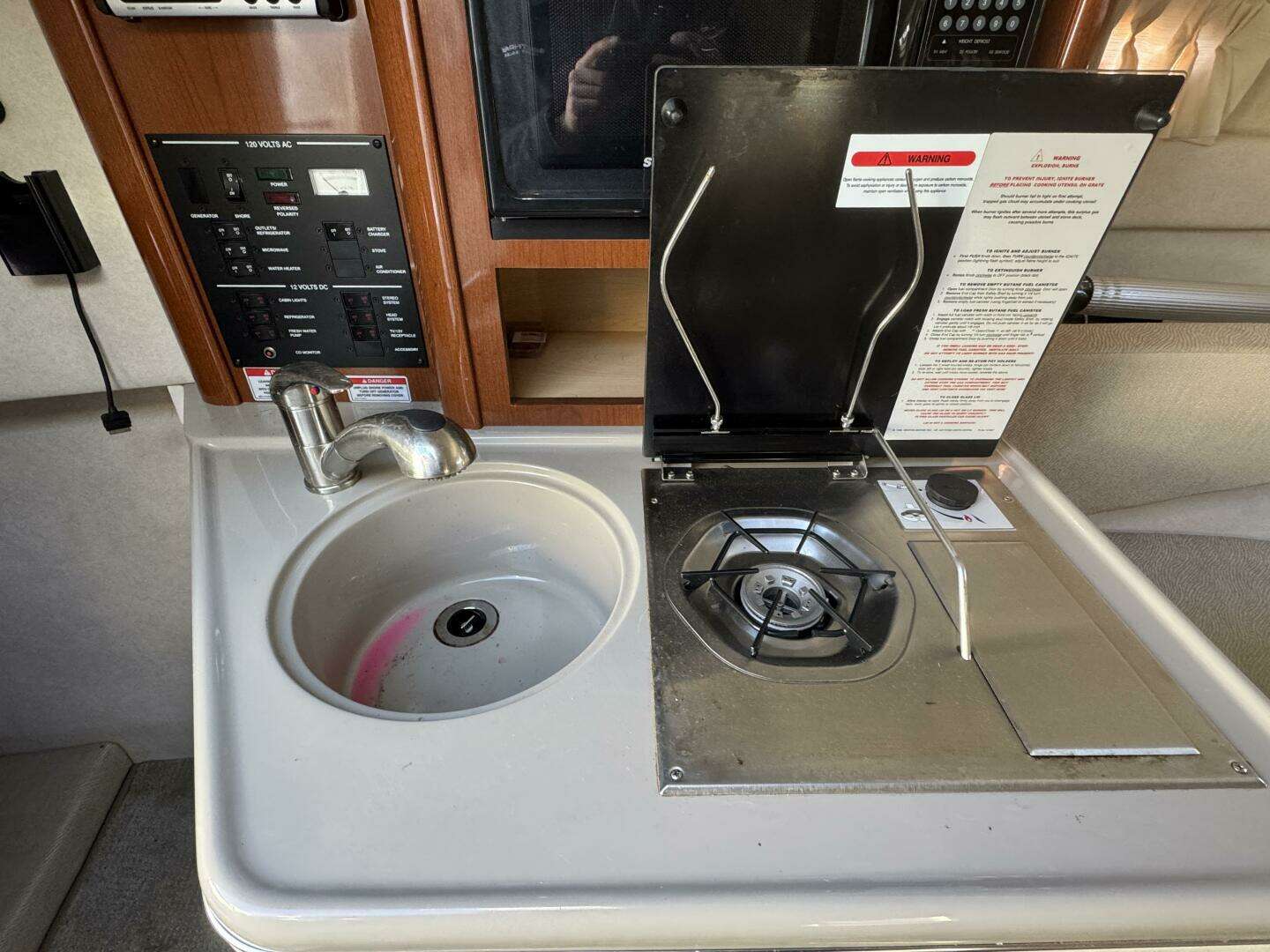 2008 Sea Ray 240 Sundancer - Image 10