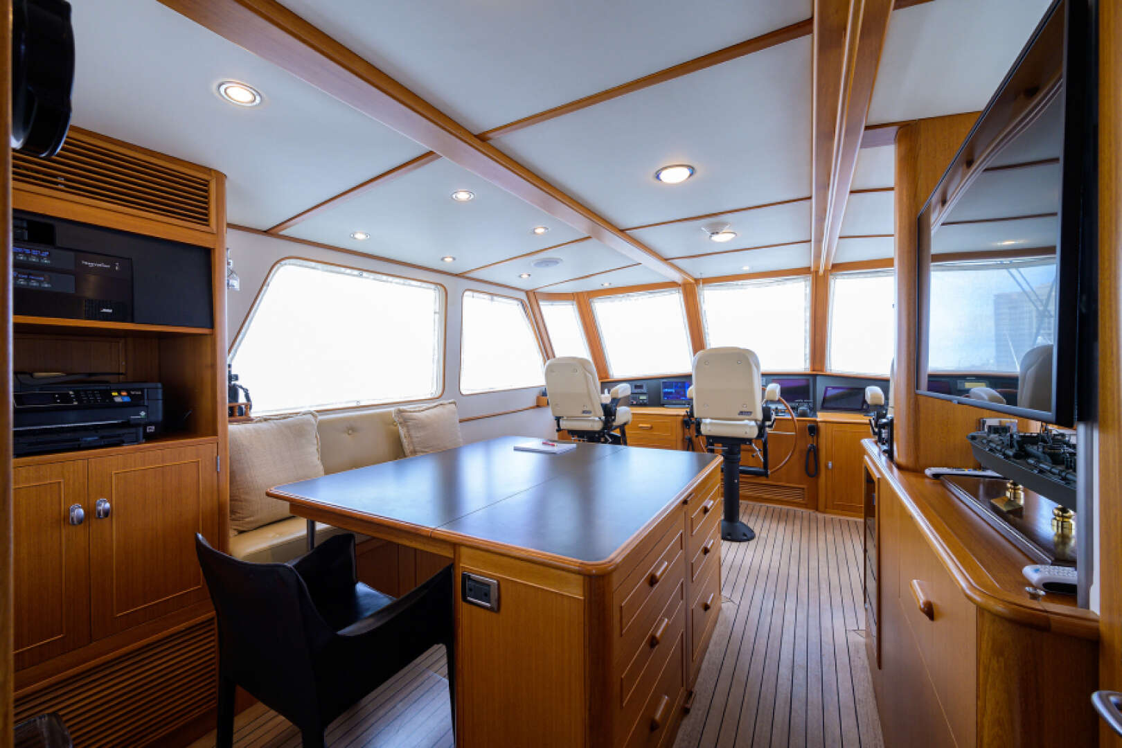 2003 New England Boatworks Enclosed Raised Pilothouse - Image 33