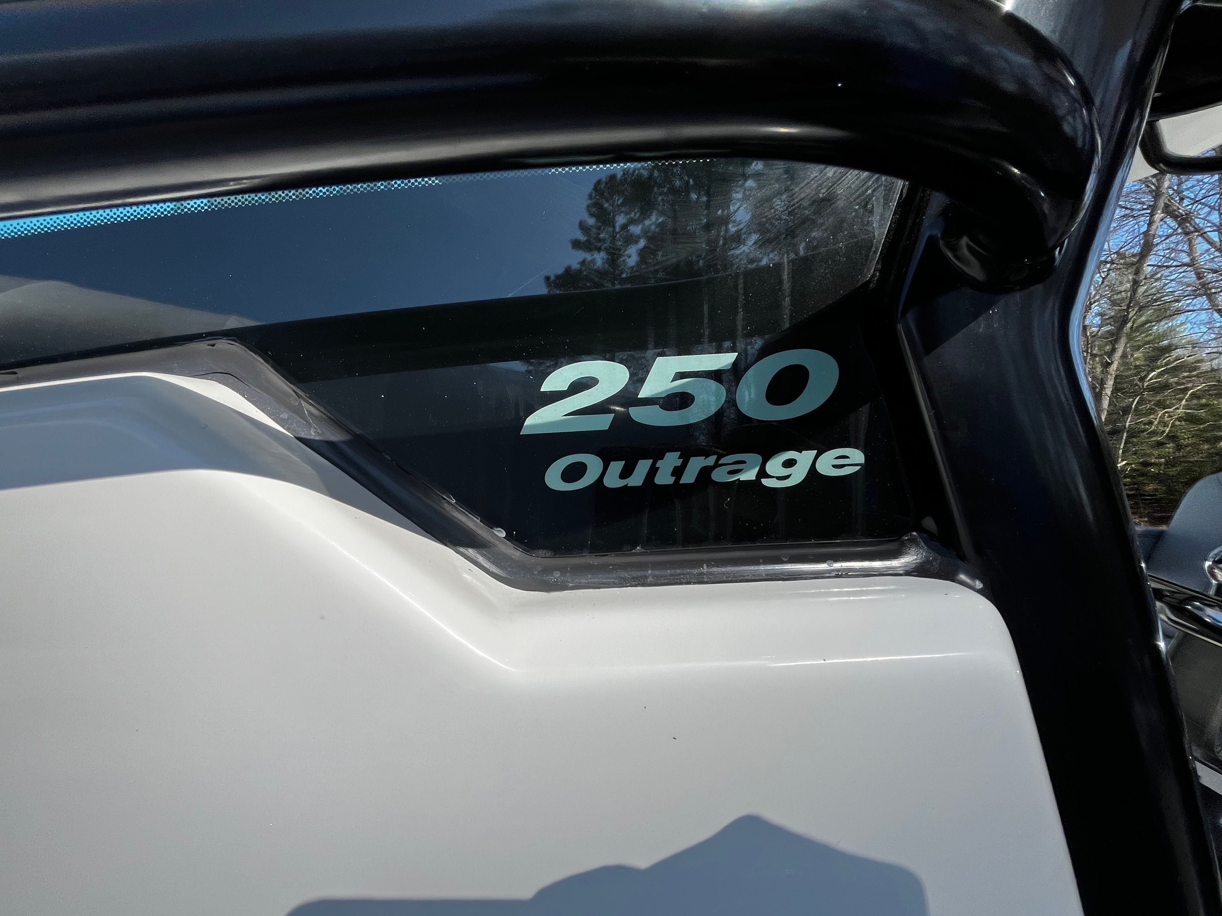 2026 BOSTON WHALER 250 OUTRAGE - Image 27