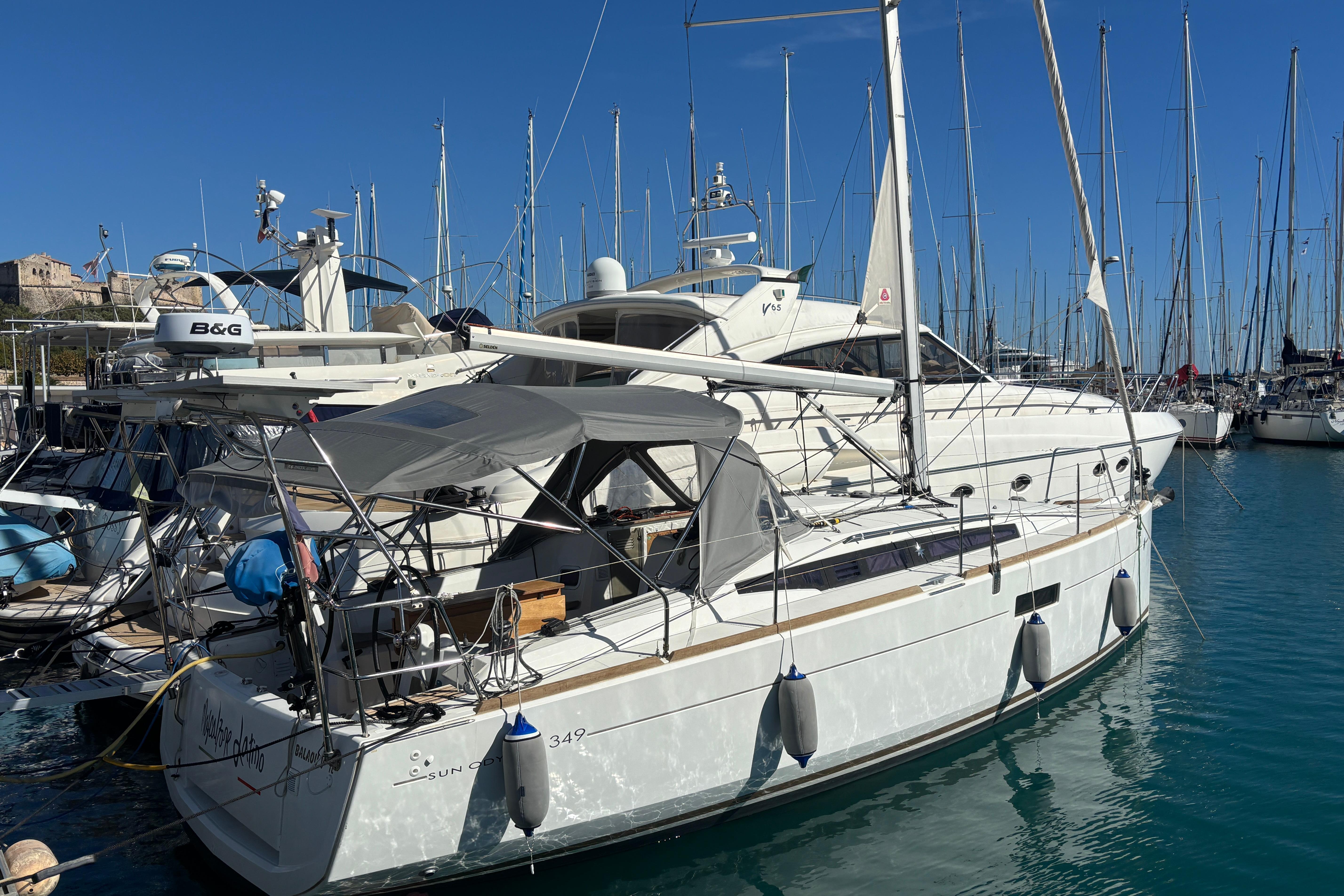 2015 Jeanneau Sun Odyssey 349