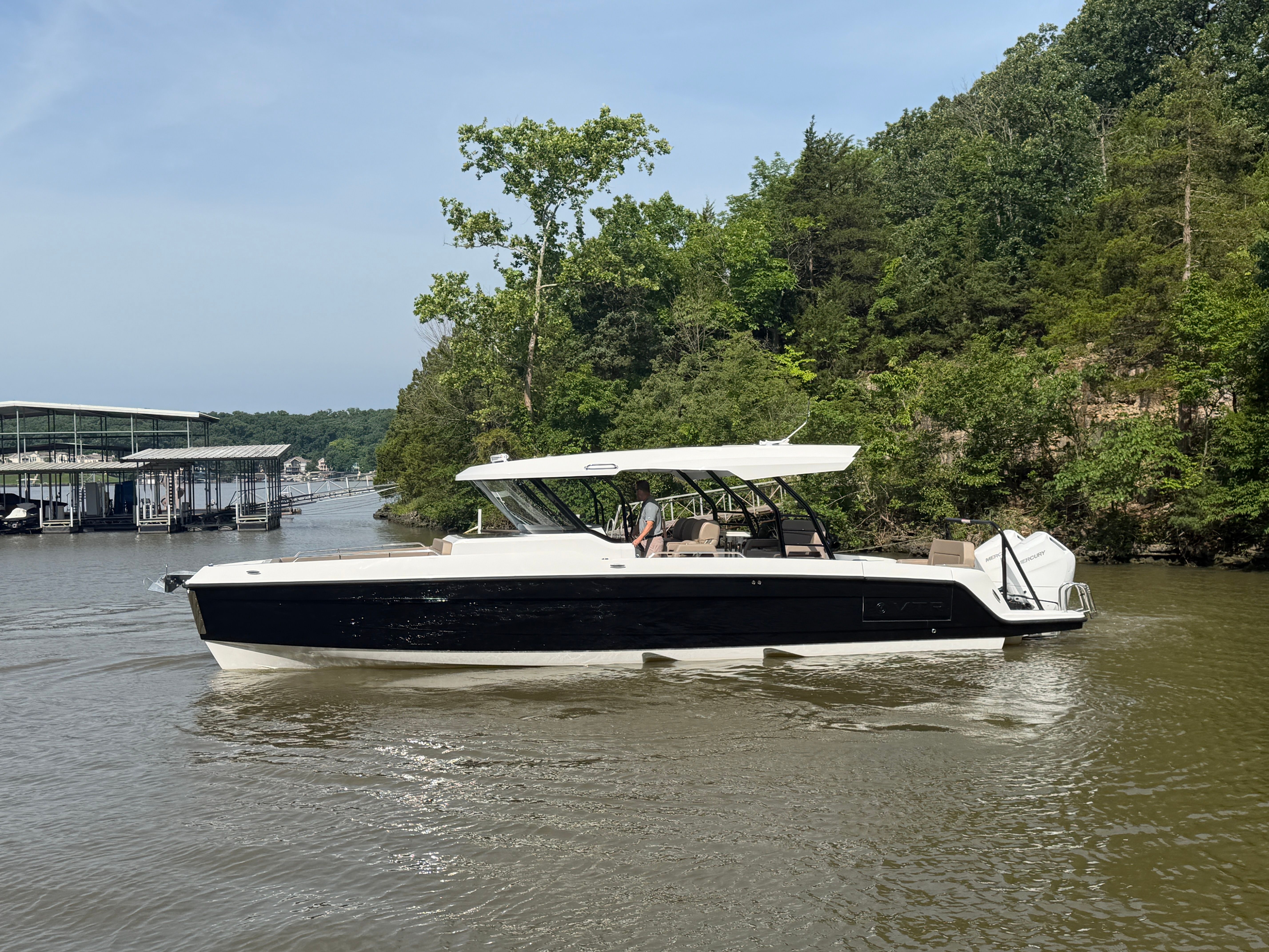 2026 Cruisers Yachts 38 VTR