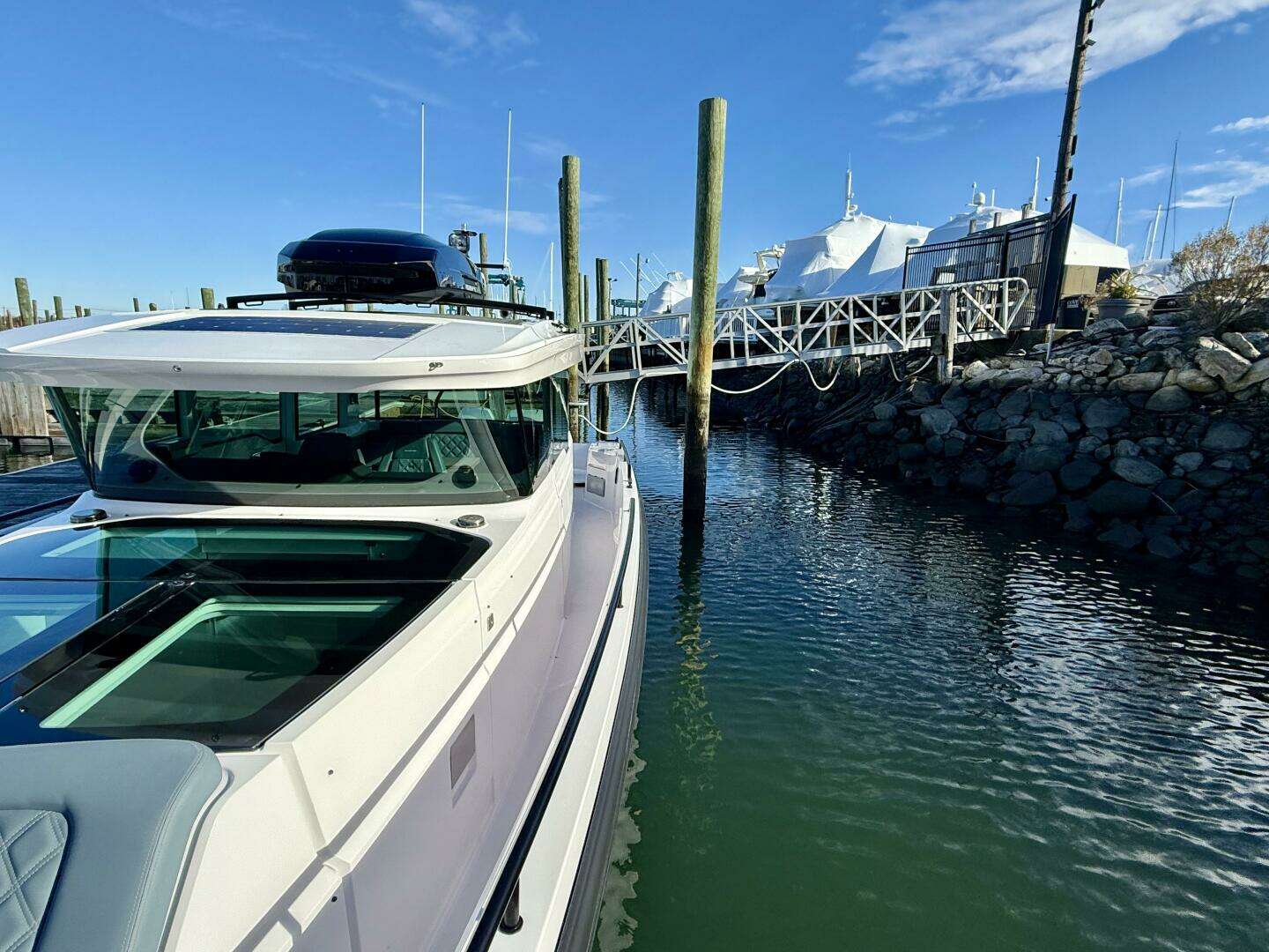 2023 Axopar 37 Cross Cabin - Image 15
