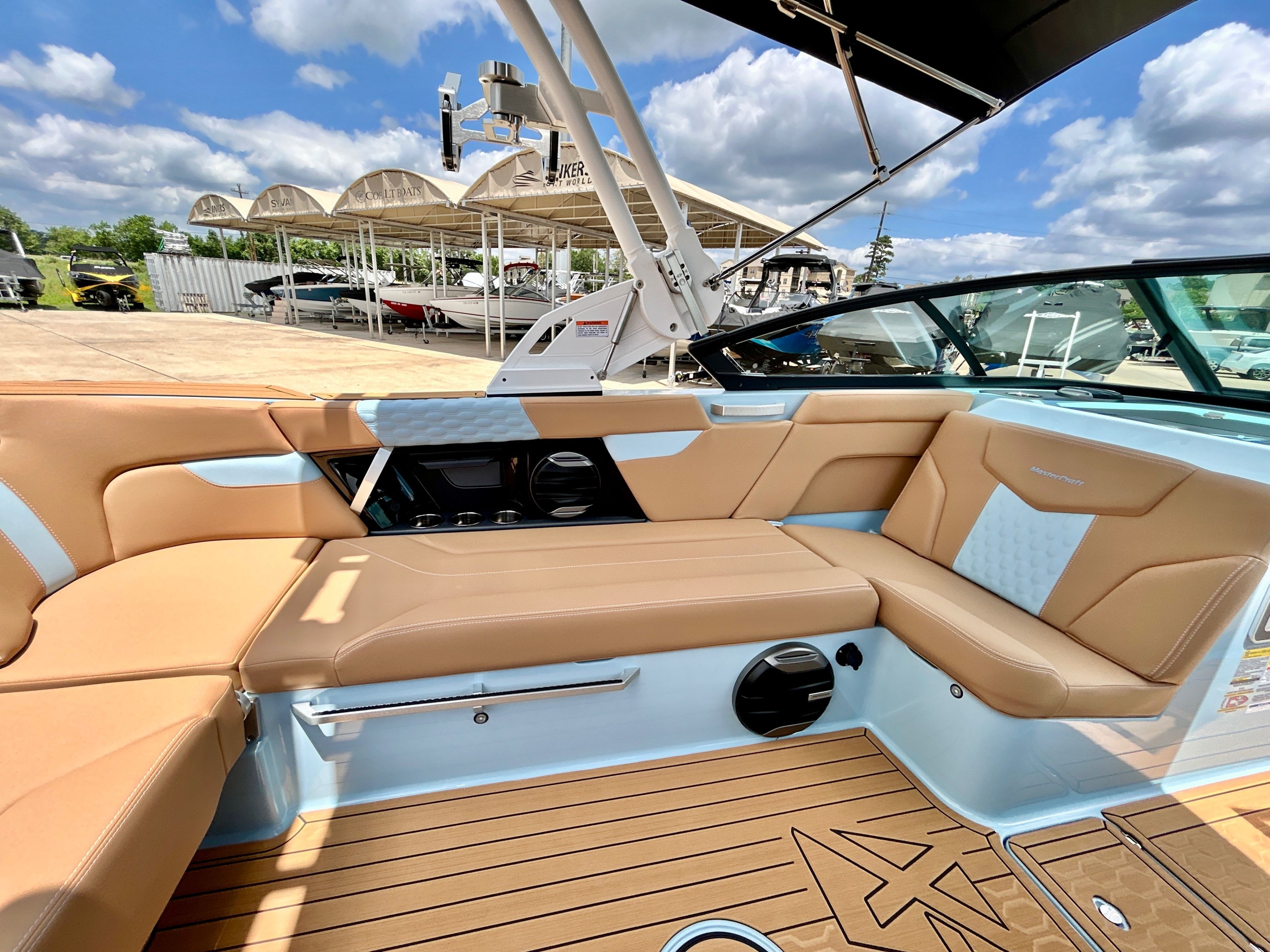2026 MasterCraft XT23 - 36