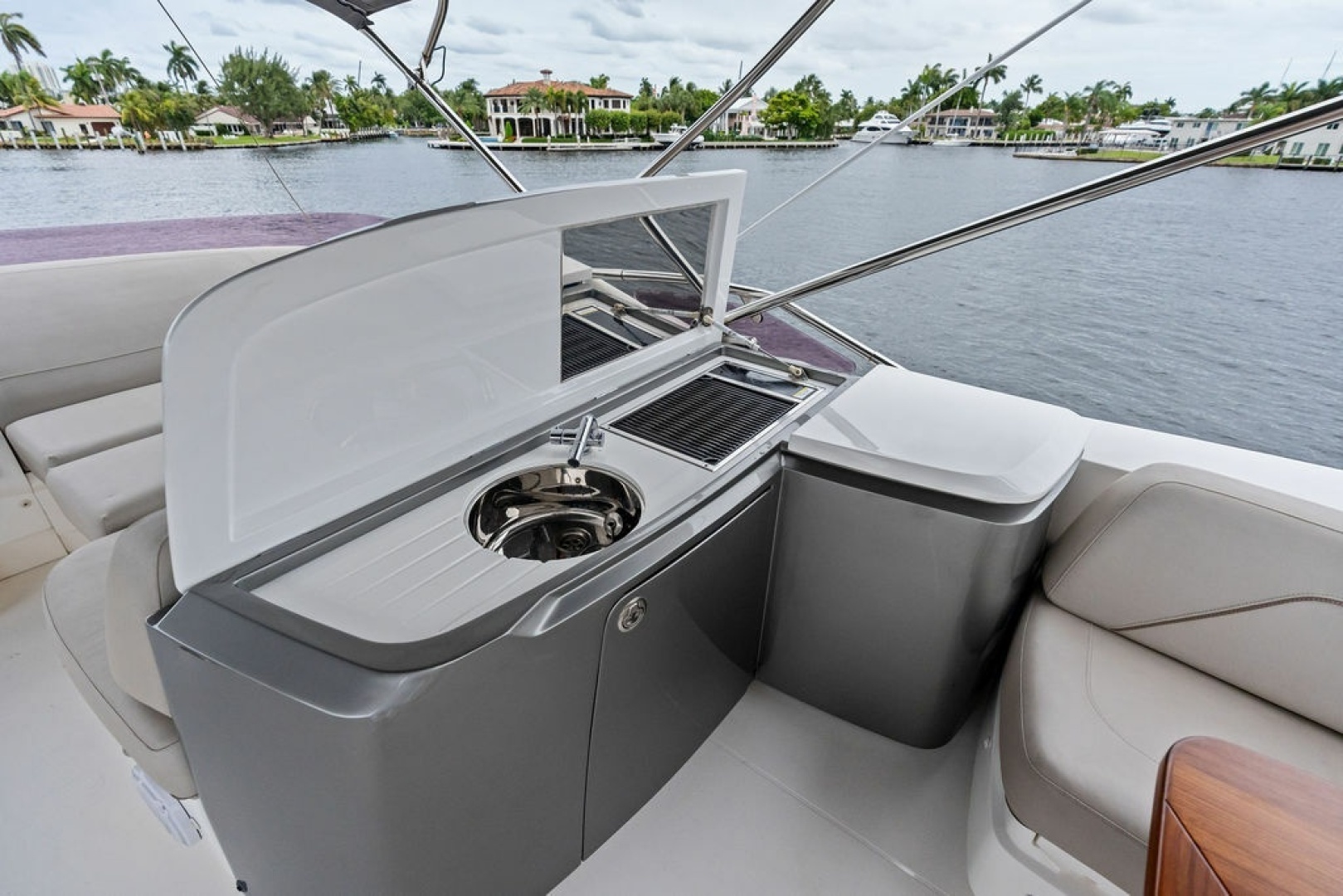 2020 Princess S62 Sportbridge - Image 29