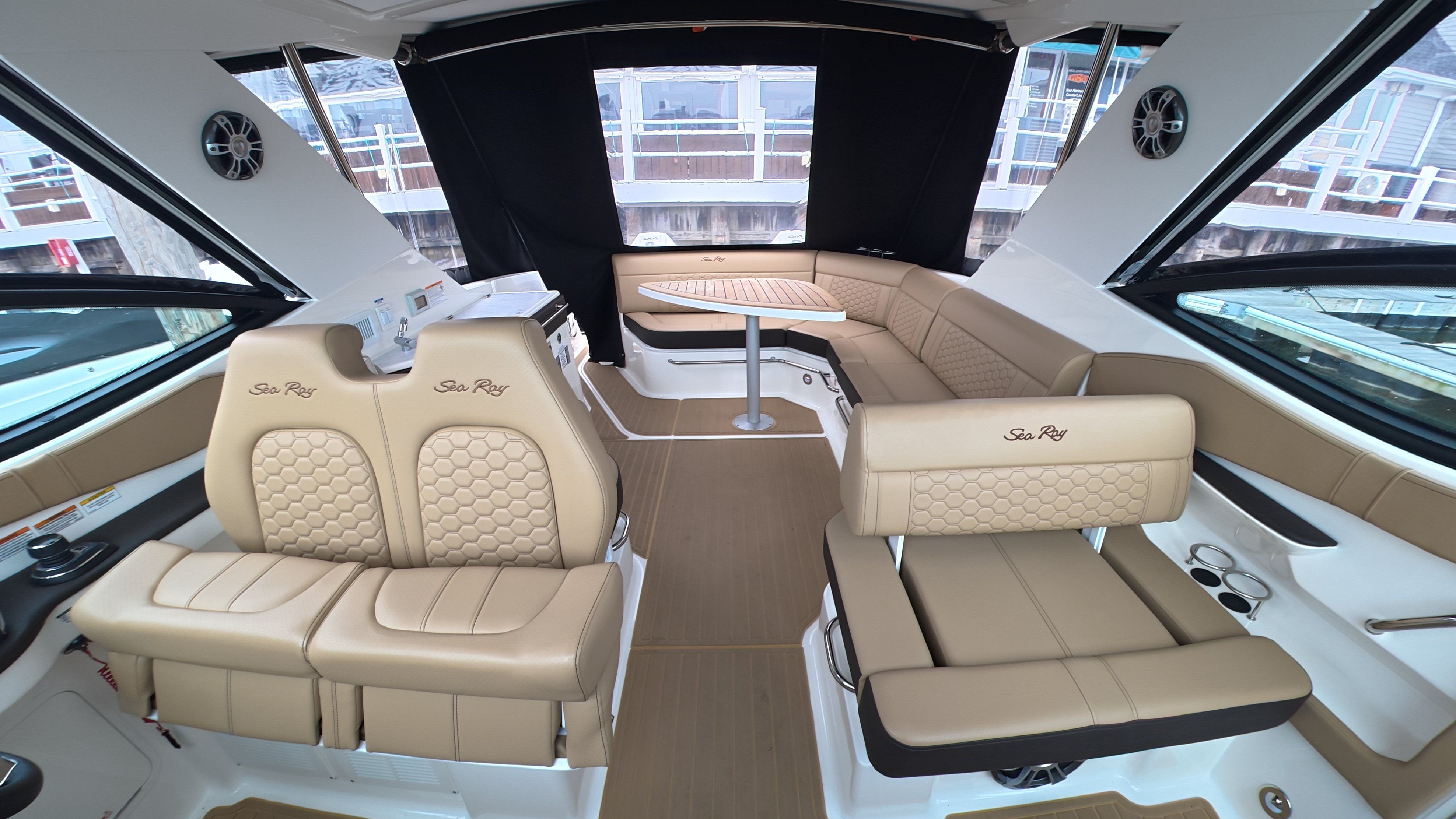 2025 Sea Ray Sundancer 320 Outboard - 17