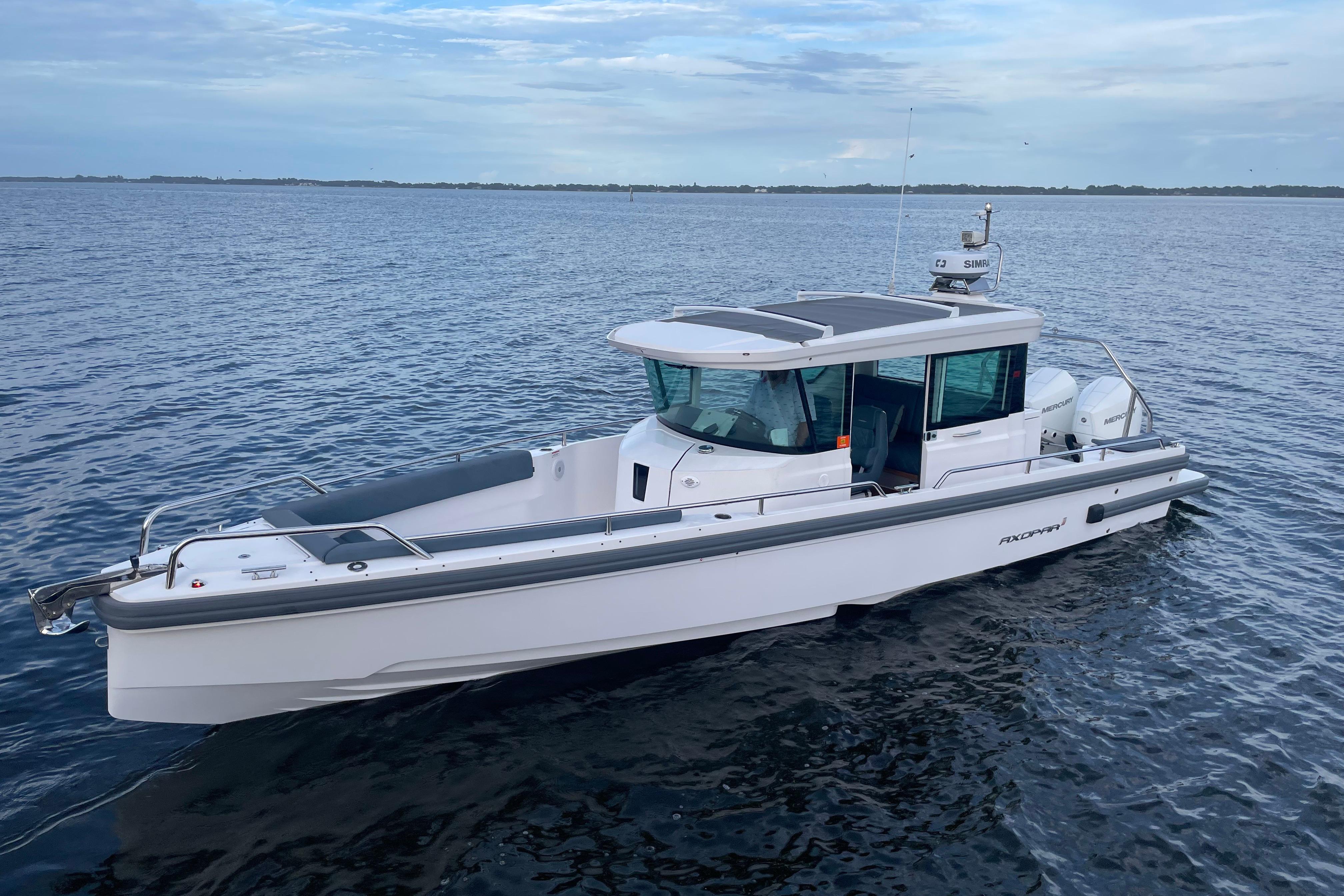 2022 Axopar 28 Cabin