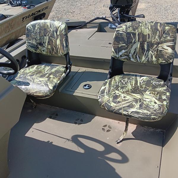 2025 Tracker Grizzly 1754 SC boat with camo seats, steering wheel, and console.