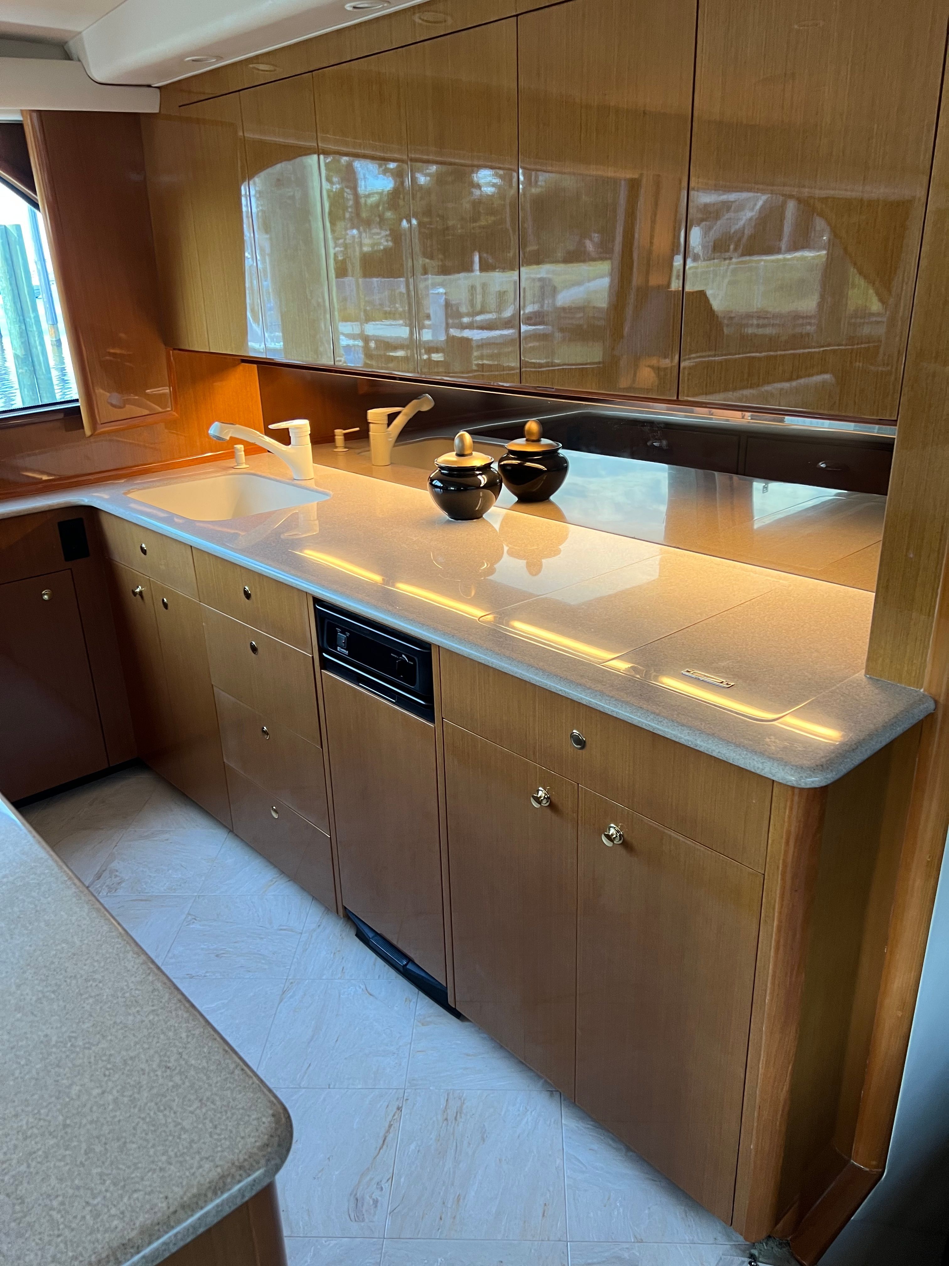 2002 Viking 61 Enclosed Bridge - 47