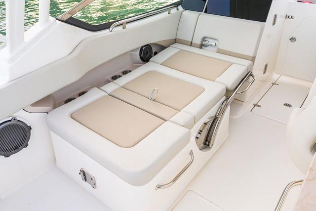 2026 Boston Whaler 240 Vantage - 5