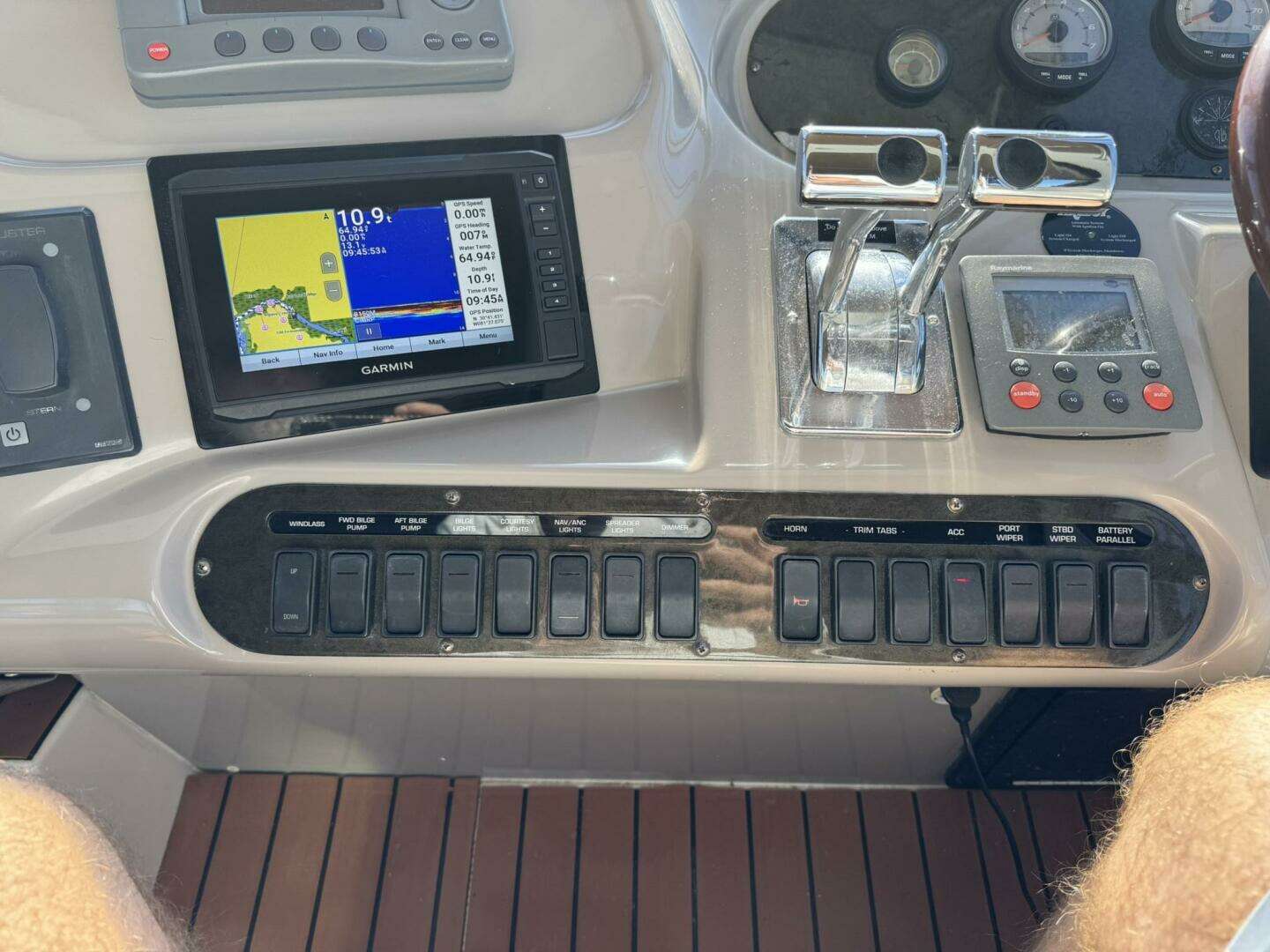 2003 Cruisers Yachts 3772 - Image 37