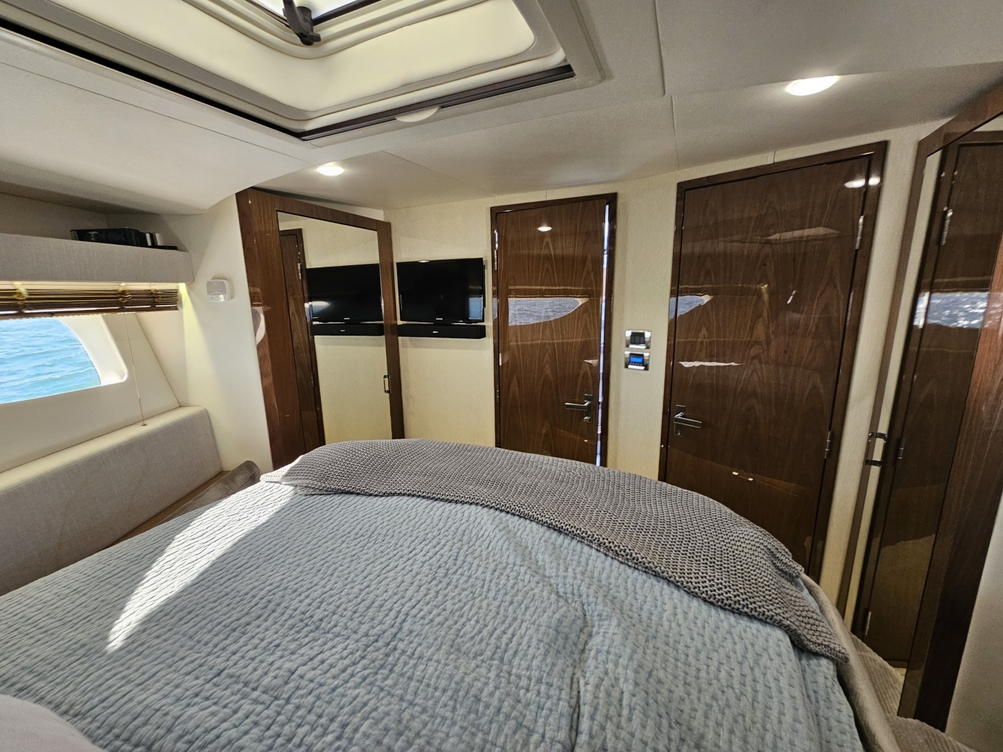 2019 Sea Ray 520 Sundancer - Image 38