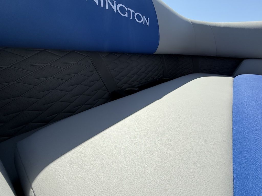 2025 Bennington 22 S SWINGBACK - 34
