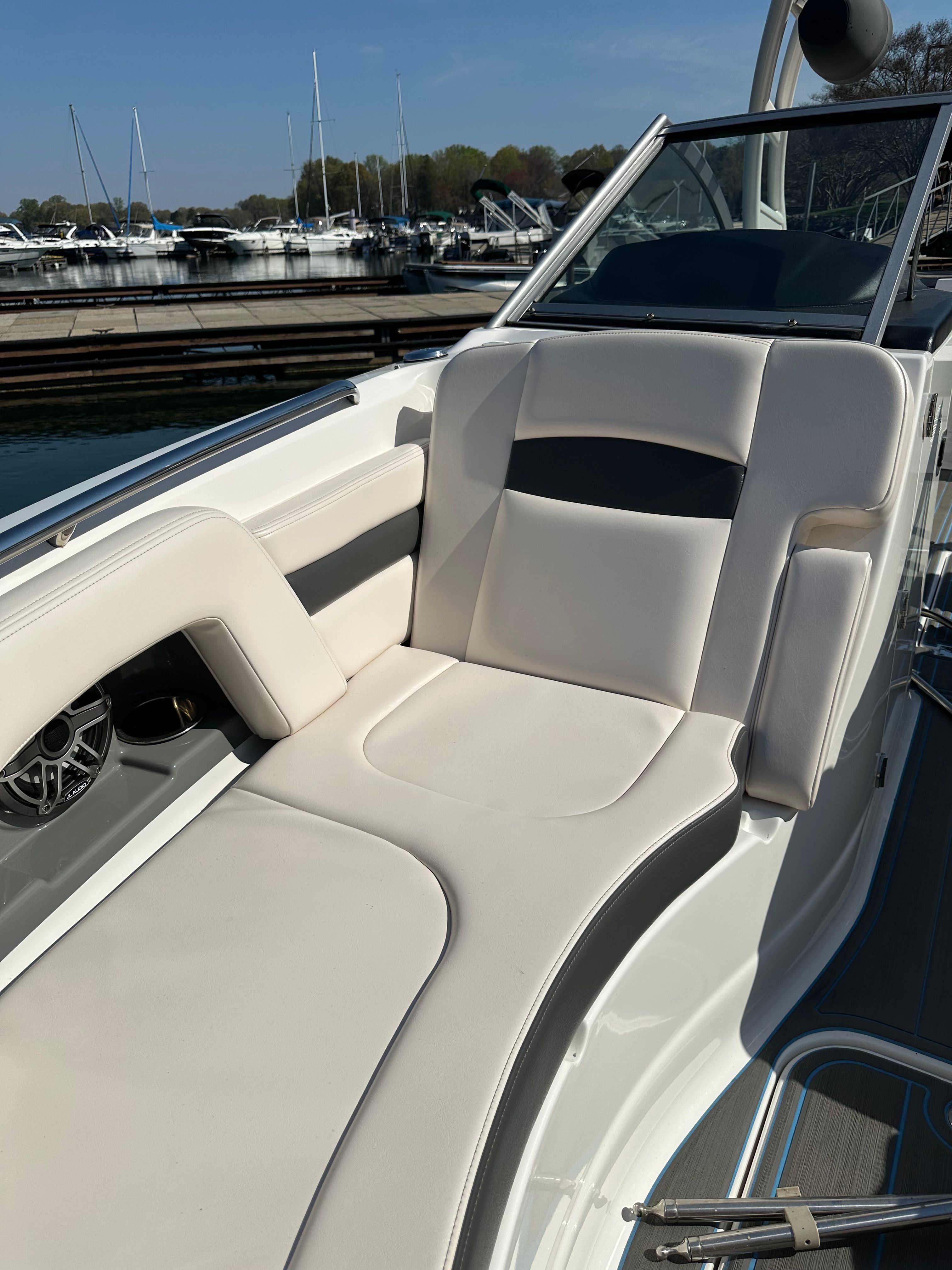 2017 Chaparral 264 Sunesta - 10