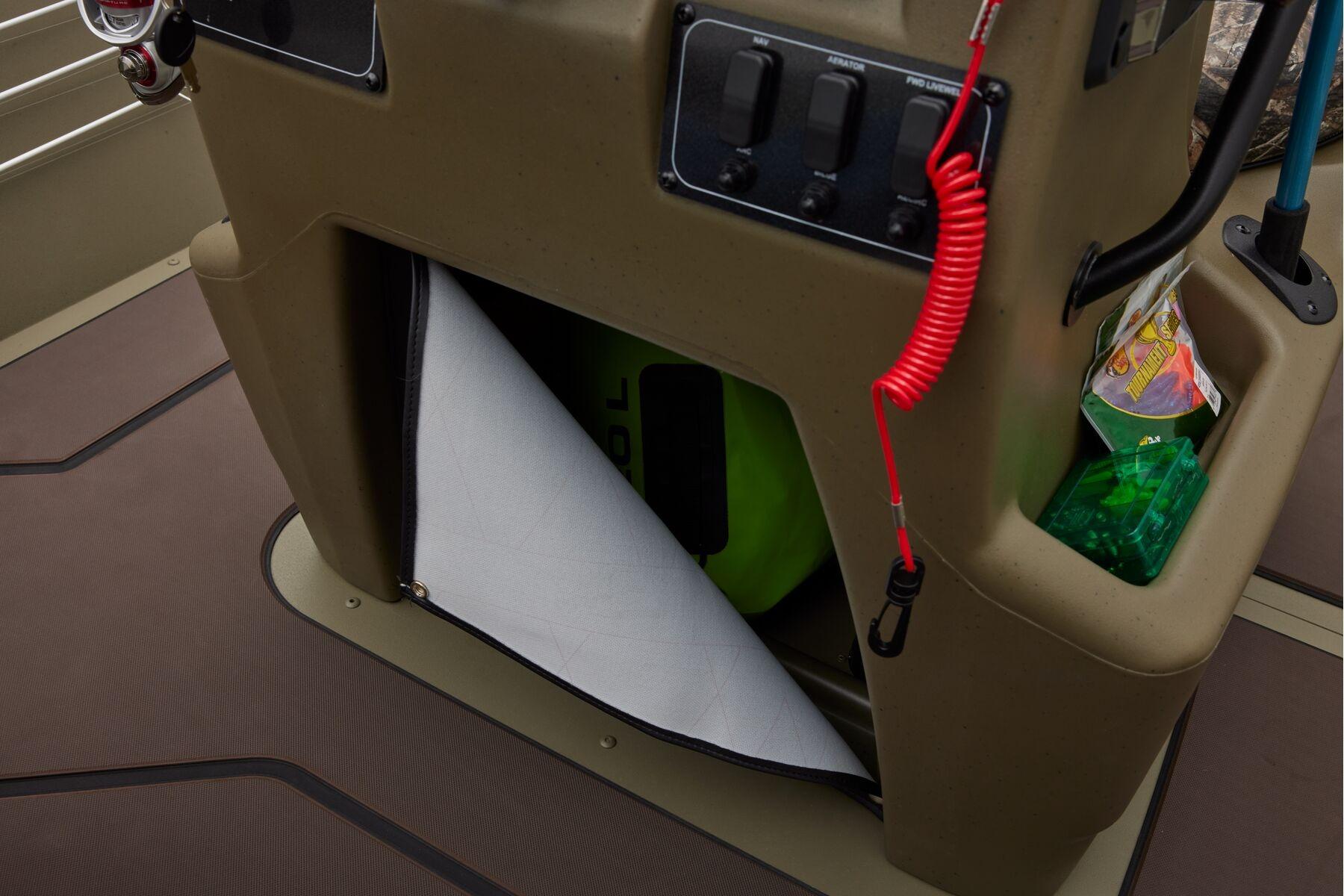2026 Tracker Grizzly 2072 CC - 25