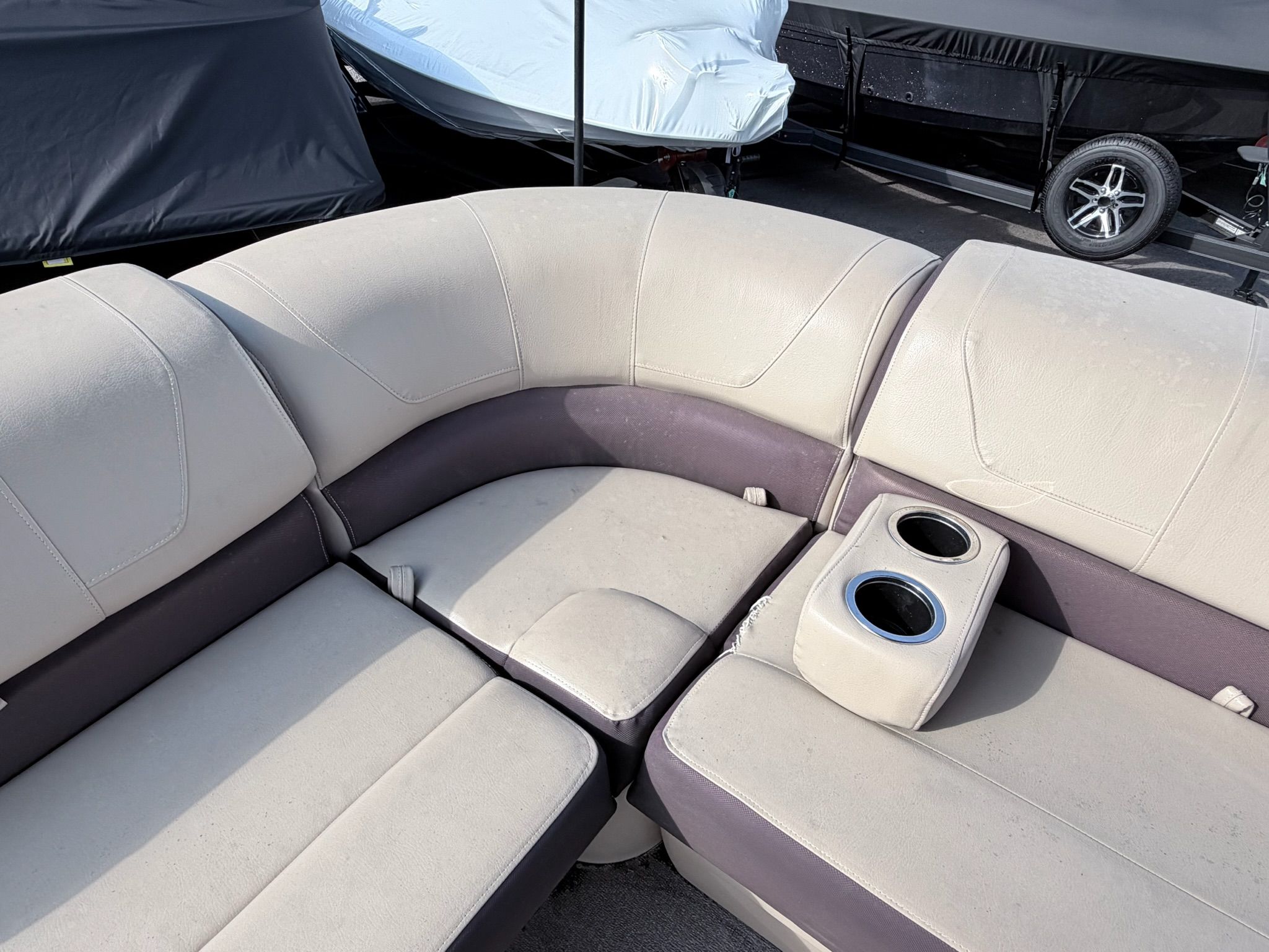 2018 Sun Tracker Party Barge 20 DLX - 23