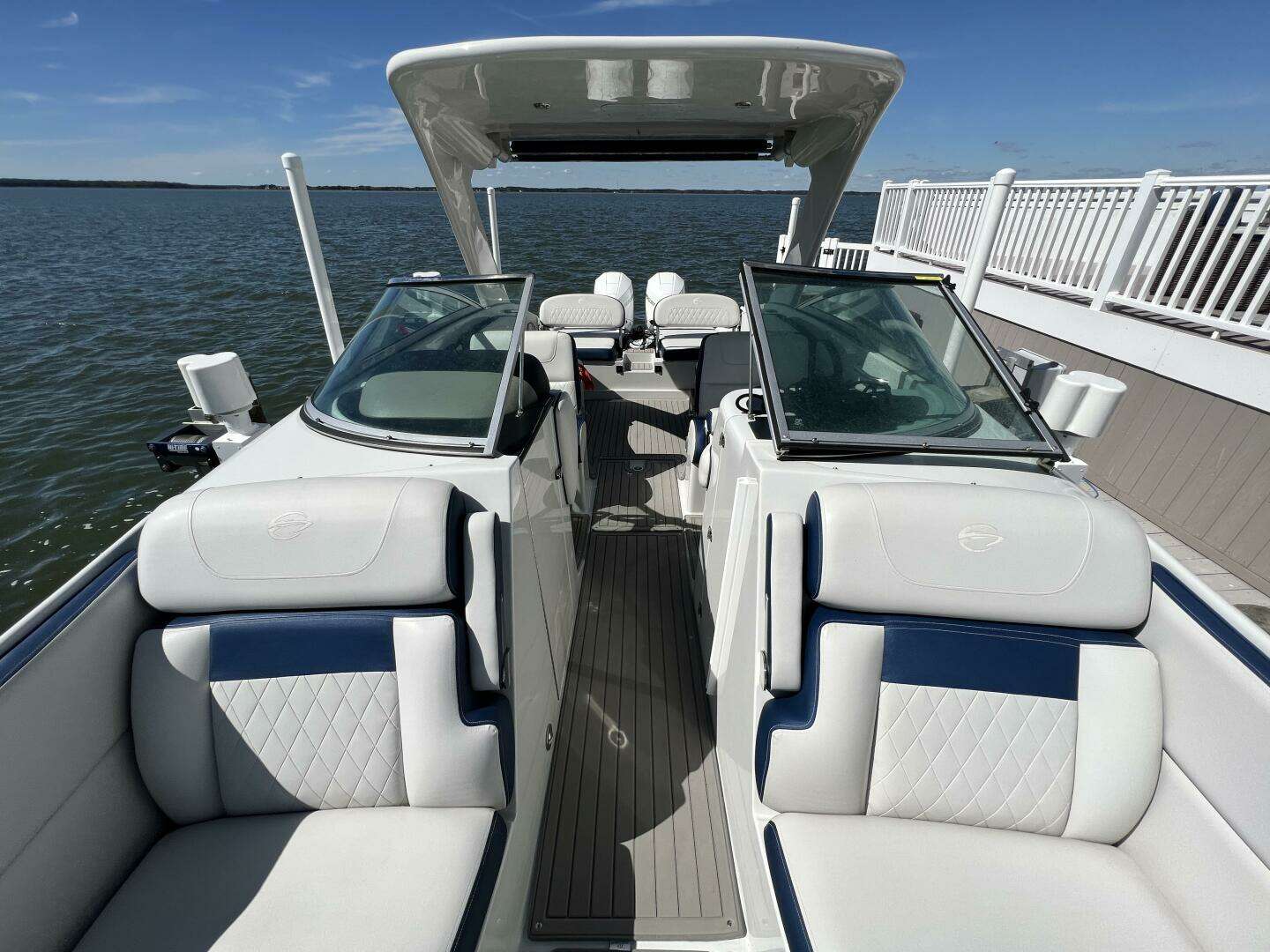 2022 Crownline E305 XS - Image 12