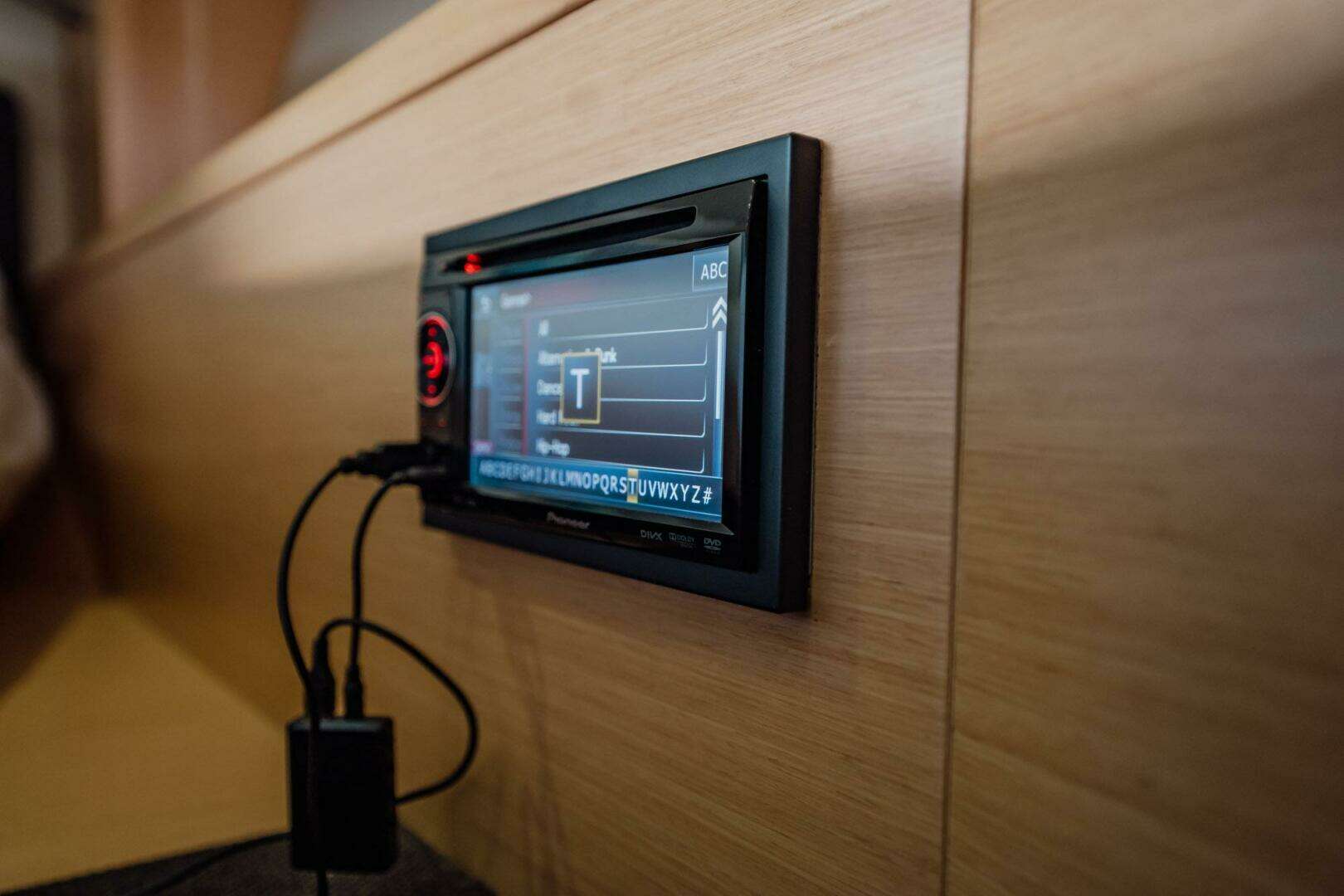 2013 Prestige 500 S - Image 63