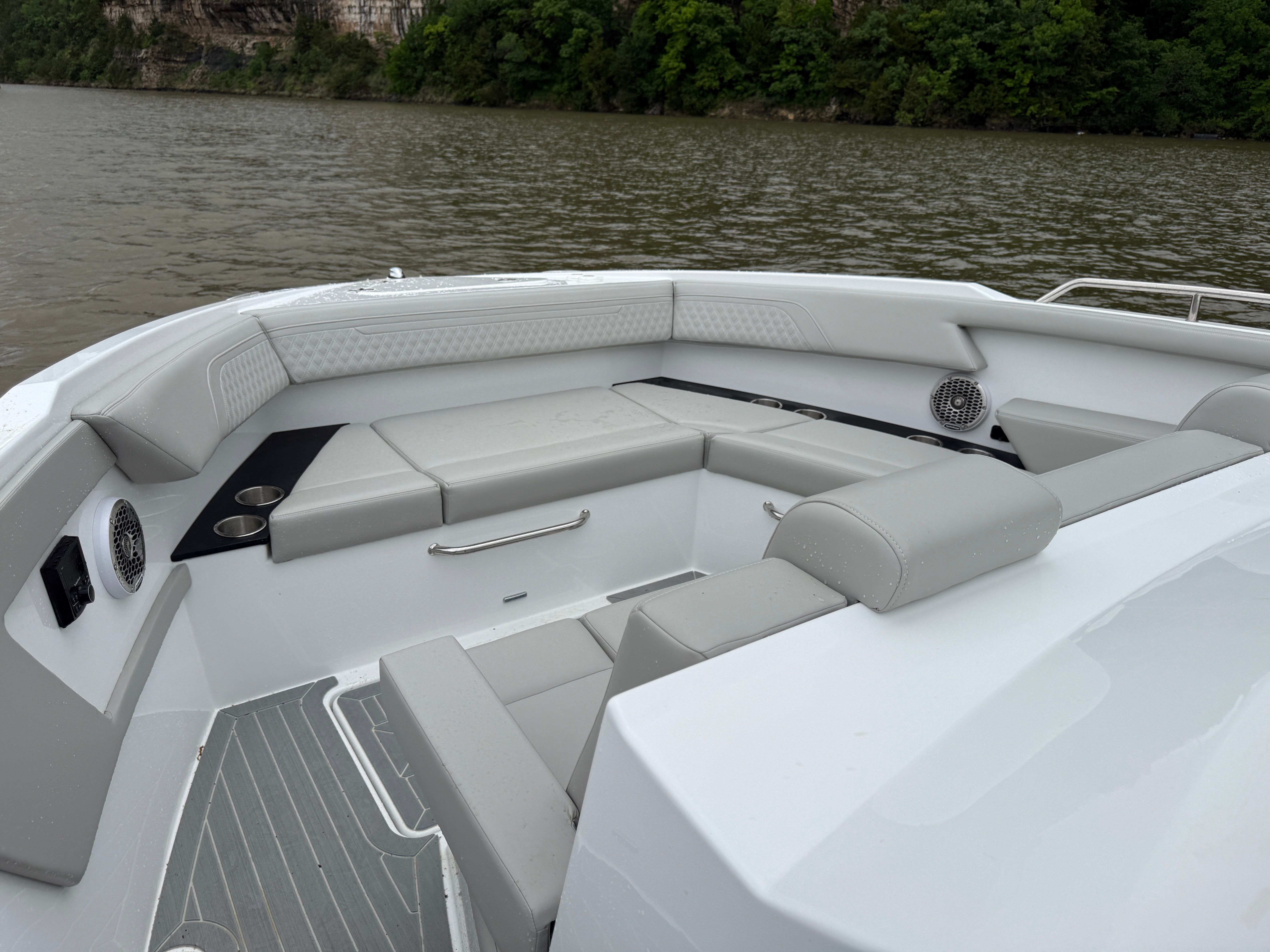 2026 Cruisers Yachts 34 GLS OB - 19