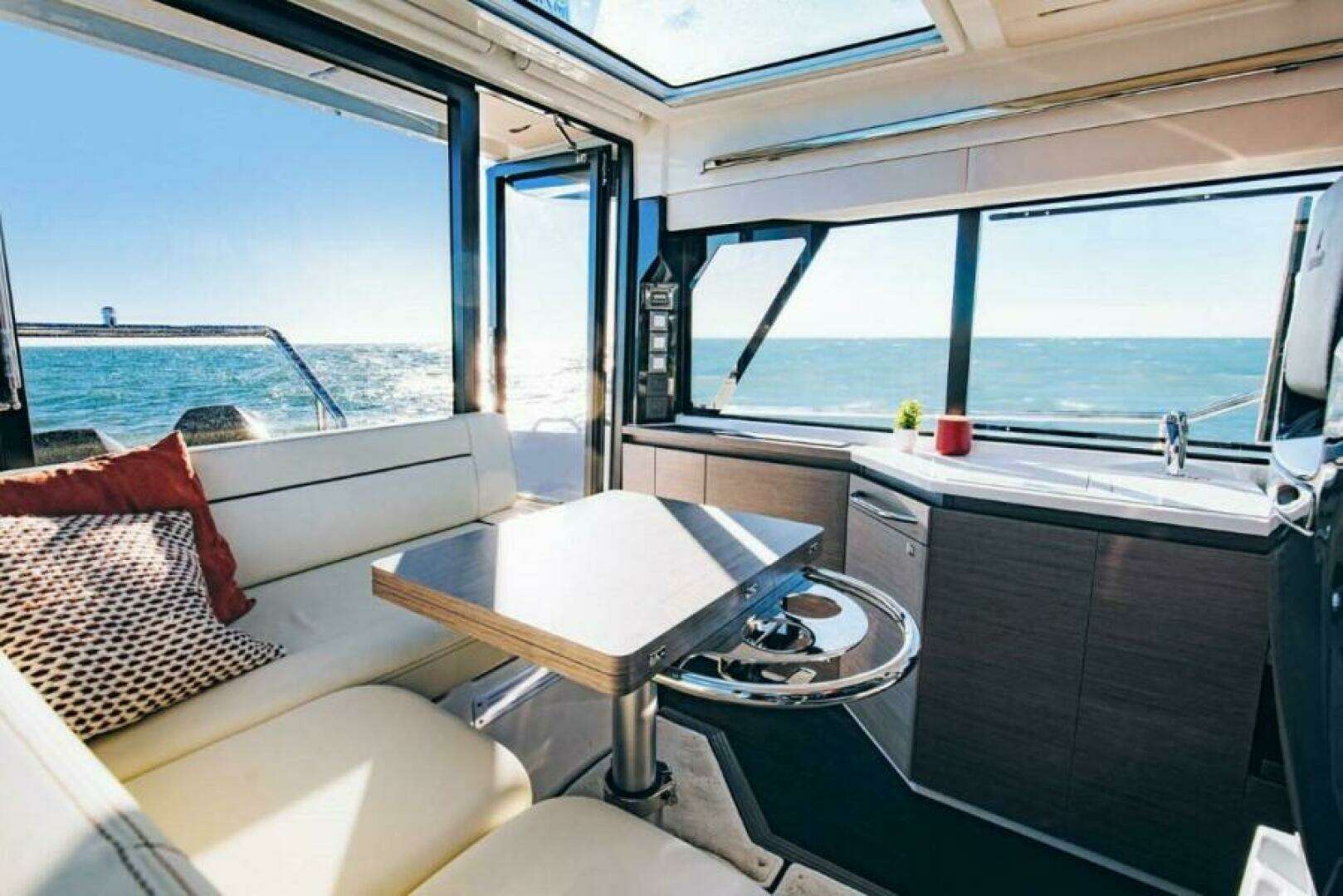 2025 Wellcraft 38 Explorer - Image 11