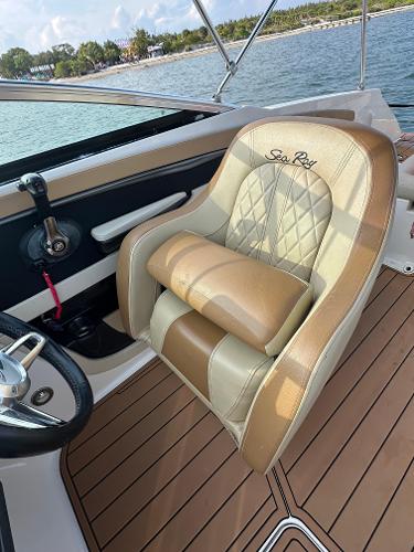2015 Sea Ray 240 Sundeck - 18