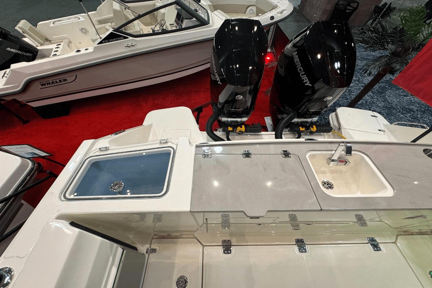 2025 Boston Whaler 330 Vantage - 12