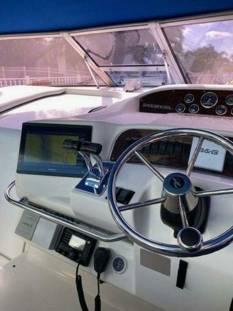 1997 Sea Ray 330 Sundancer - Image 10